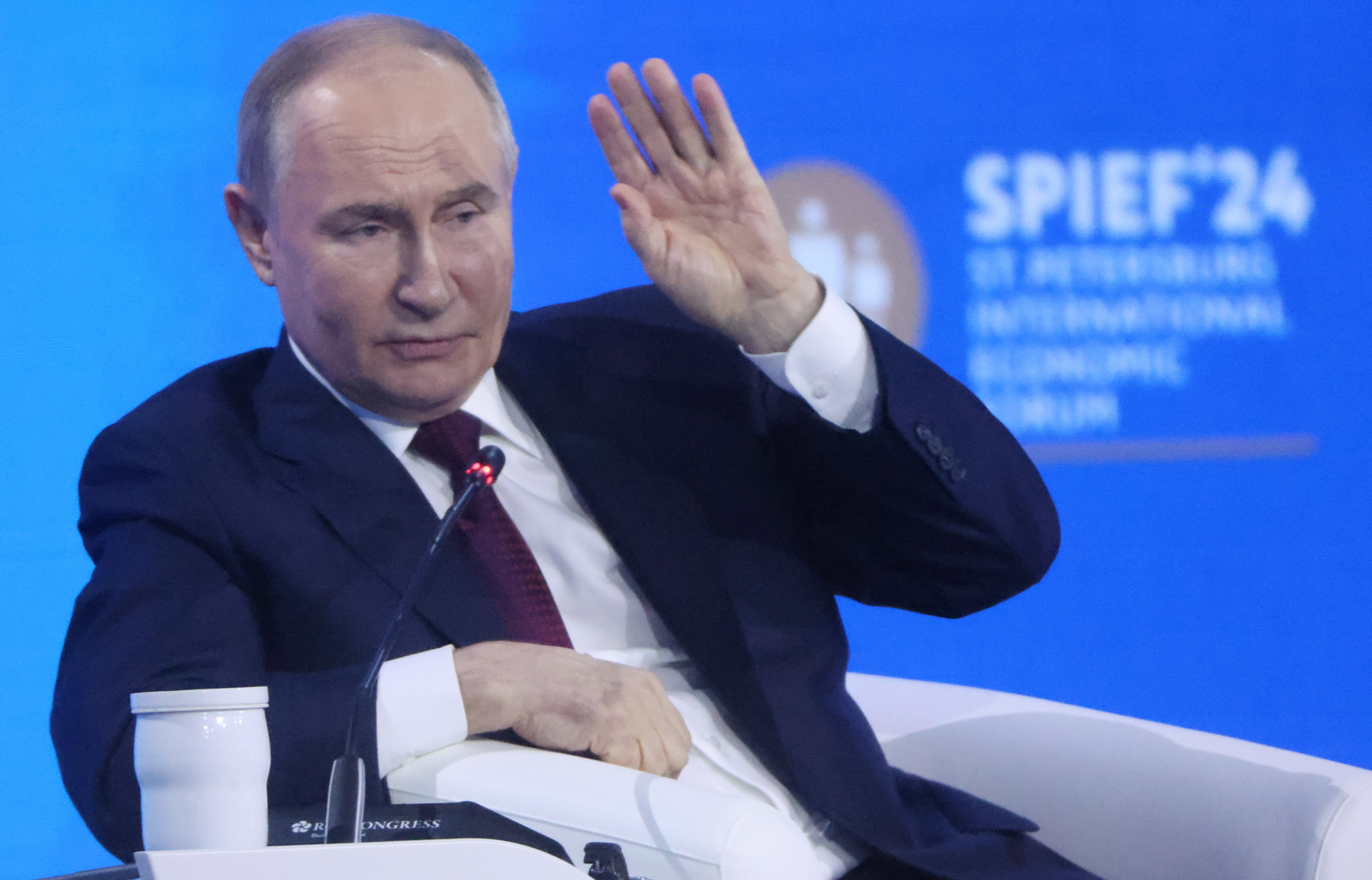 Путин признал, что у него не хватает рабочих рук