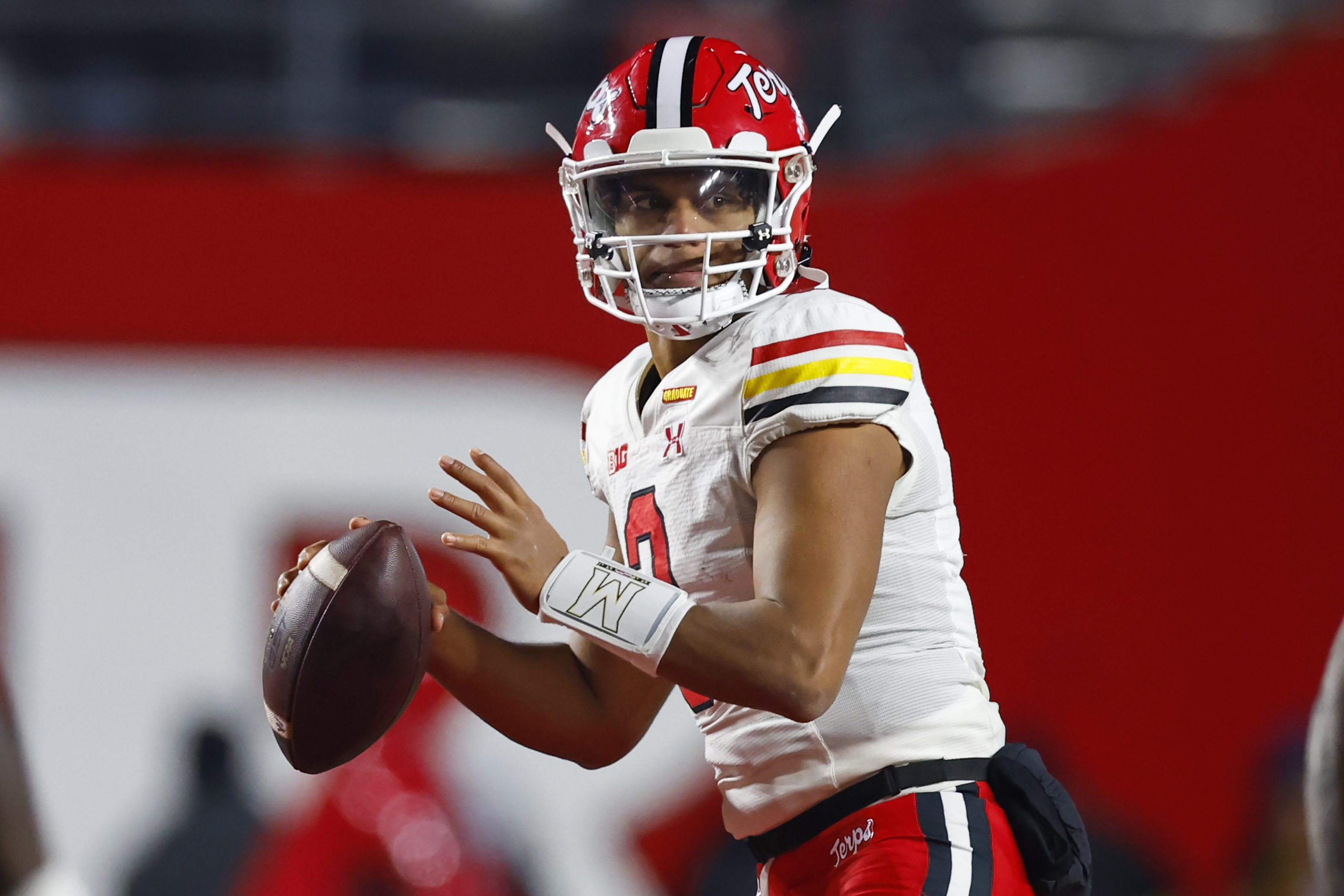 Taulia Tagovailoa, Brother of Dolphins QB, Signs First Professional