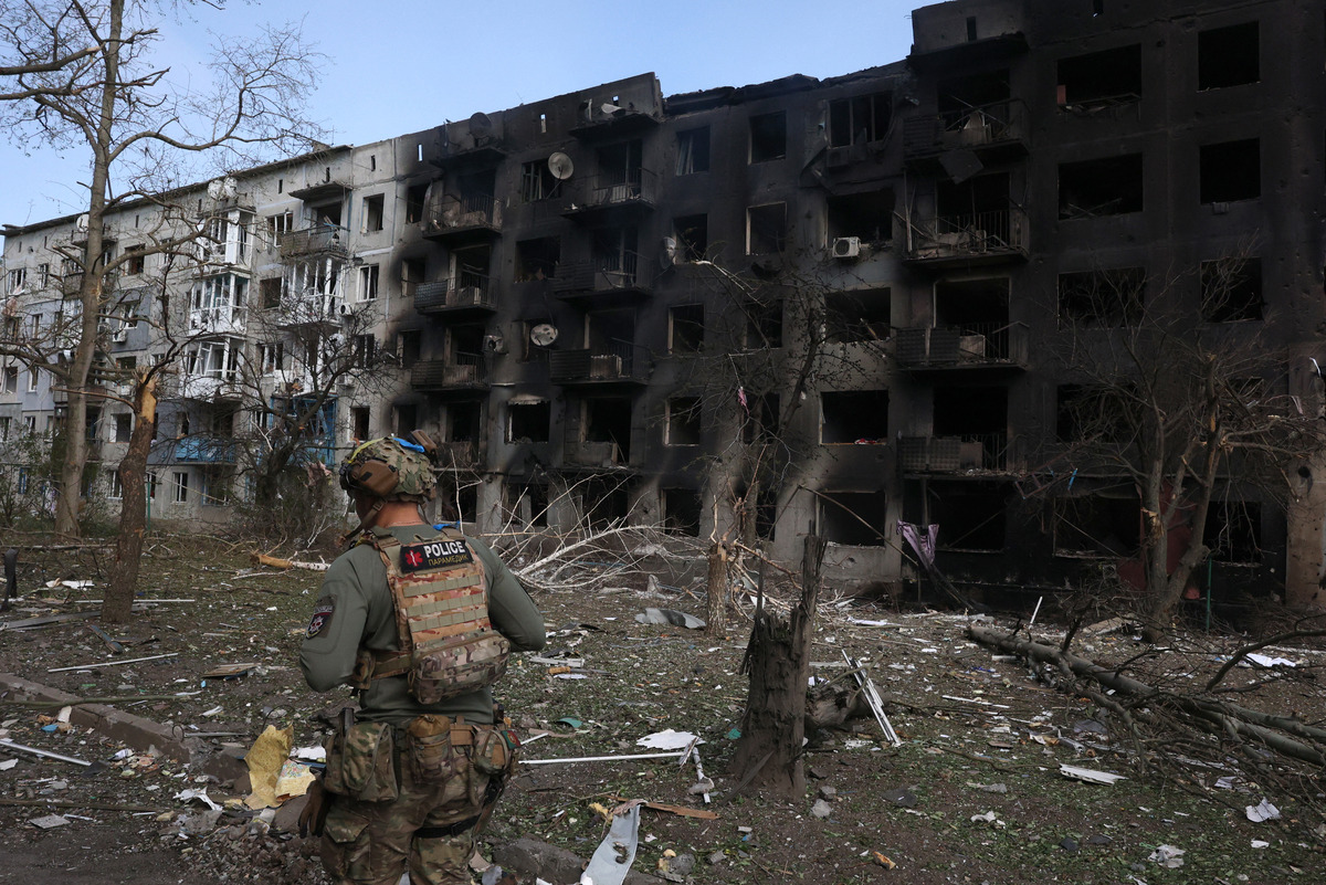 Avdiivka Map Shows Ukraine Defenses 'in Crisis' after Russian Breach