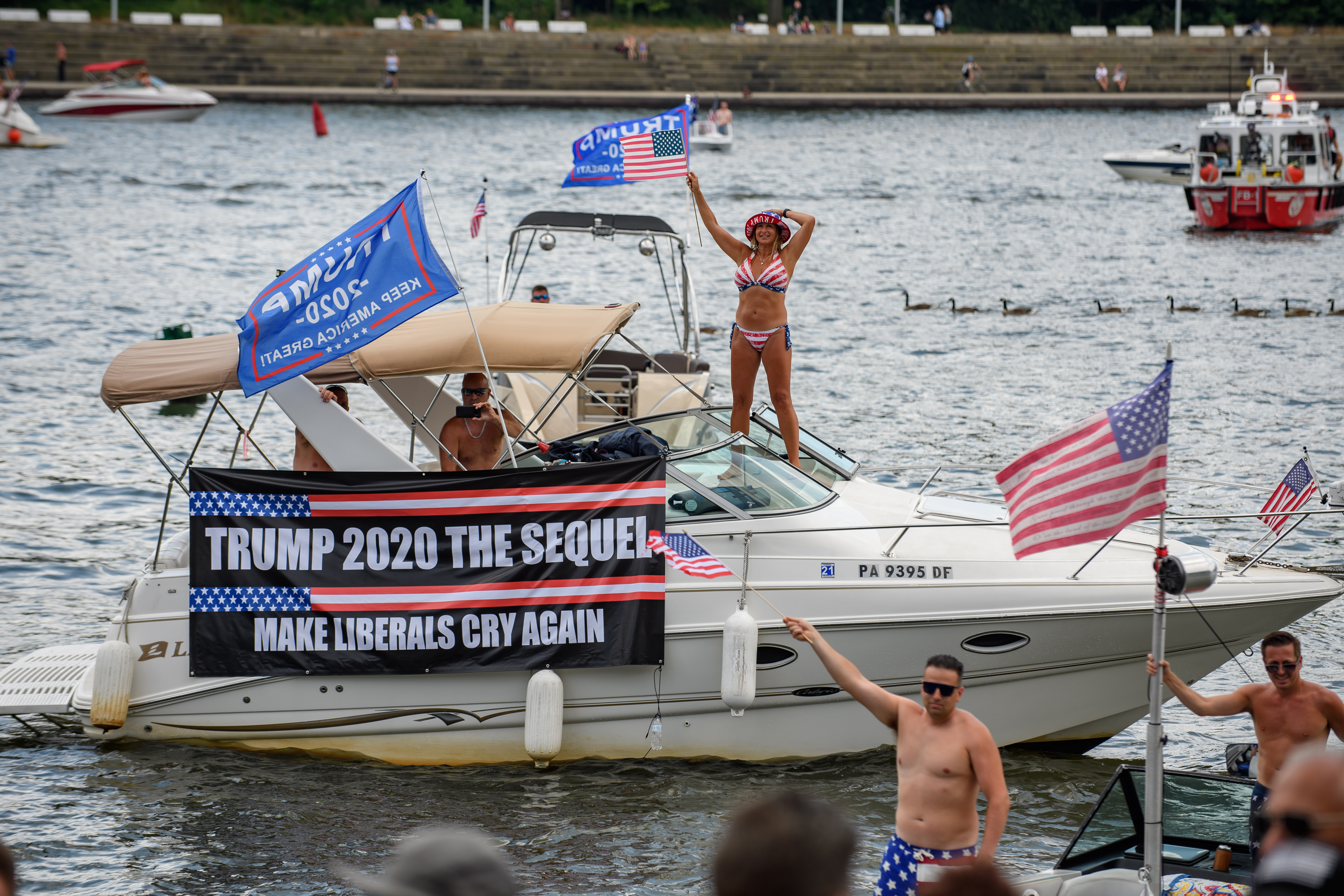 L’anniversaire de Donald Trump célébré avec un défilé de bateaux MAGA « massif »