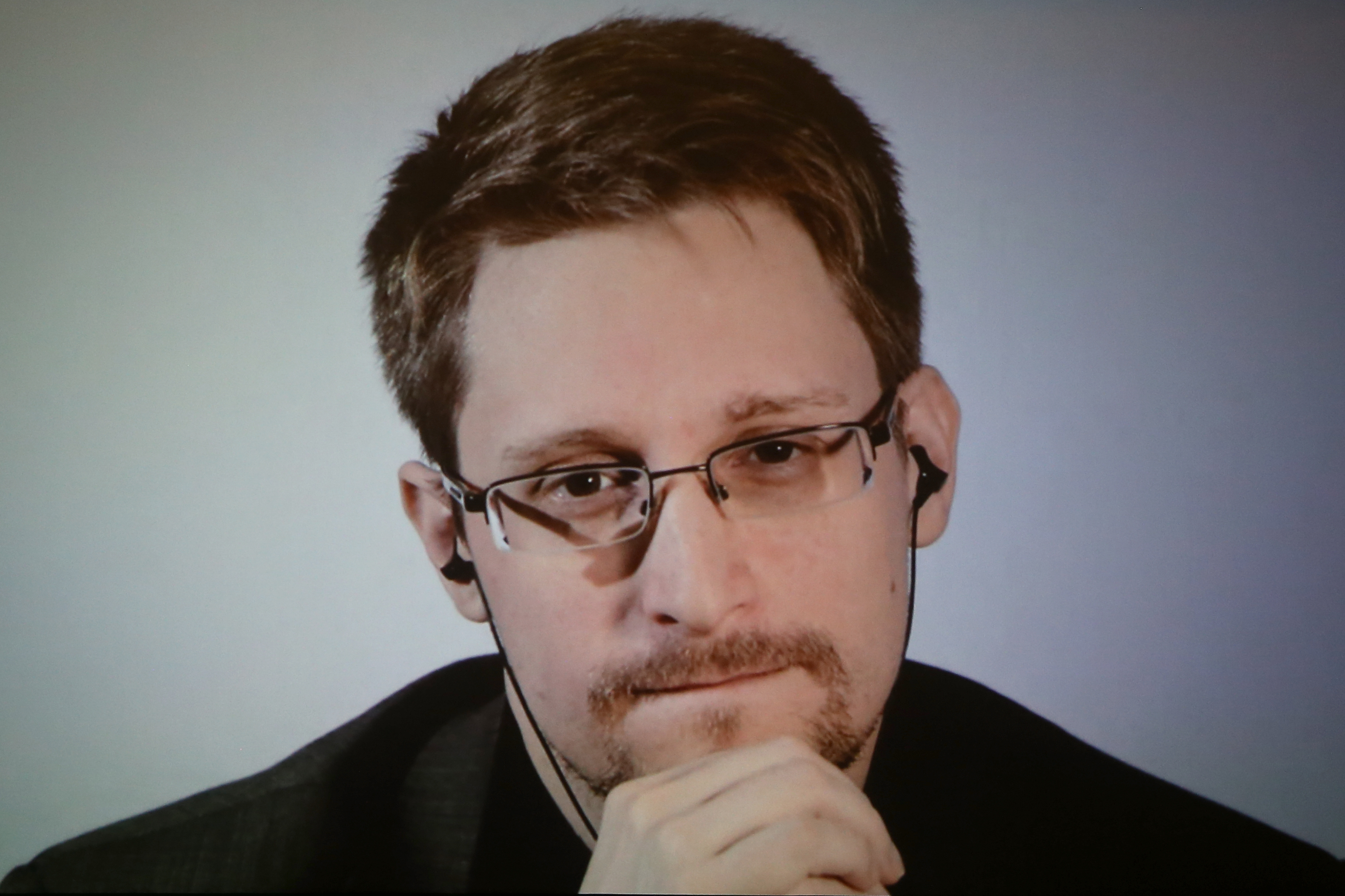 Edward Snowden menyuarakan kekhawatiran atas laporan kampanye ‘disinformasi’ Pentagon