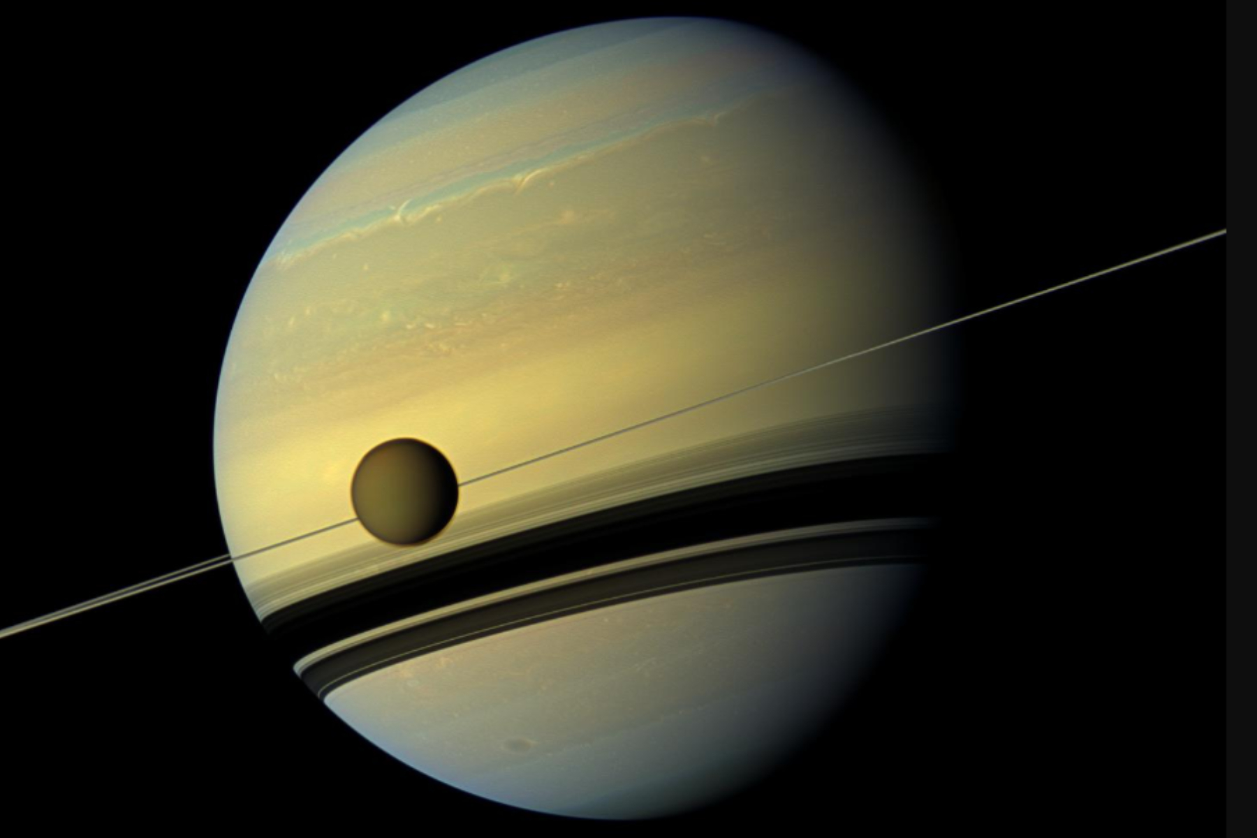 Des lacs sur le plus grand Titan lunaire de Saturne façonnés par les vagues, selon les scientifiques