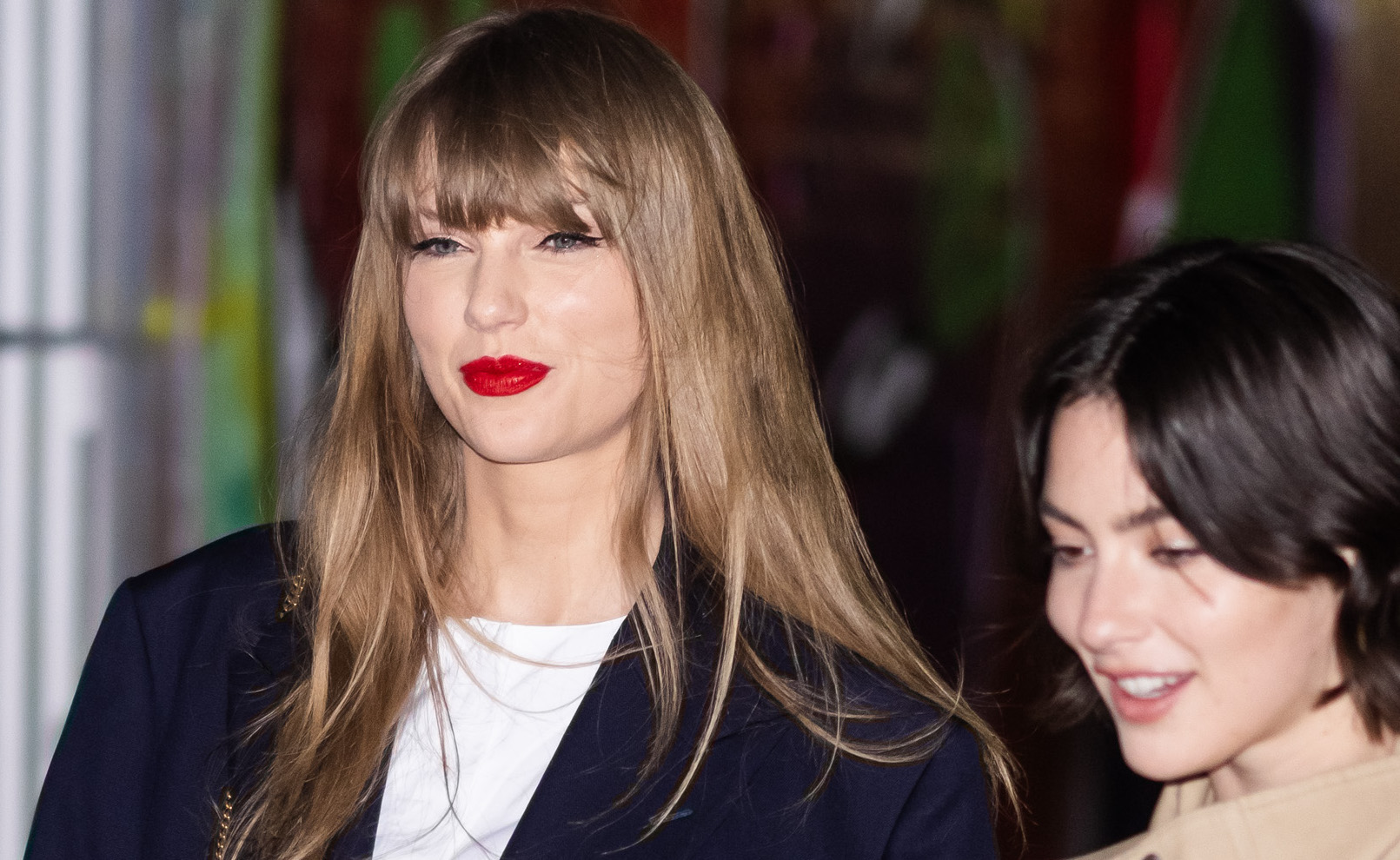 Taylor Swift Is All Of Us Trying To Put Out A Fire In Her Kitchen 