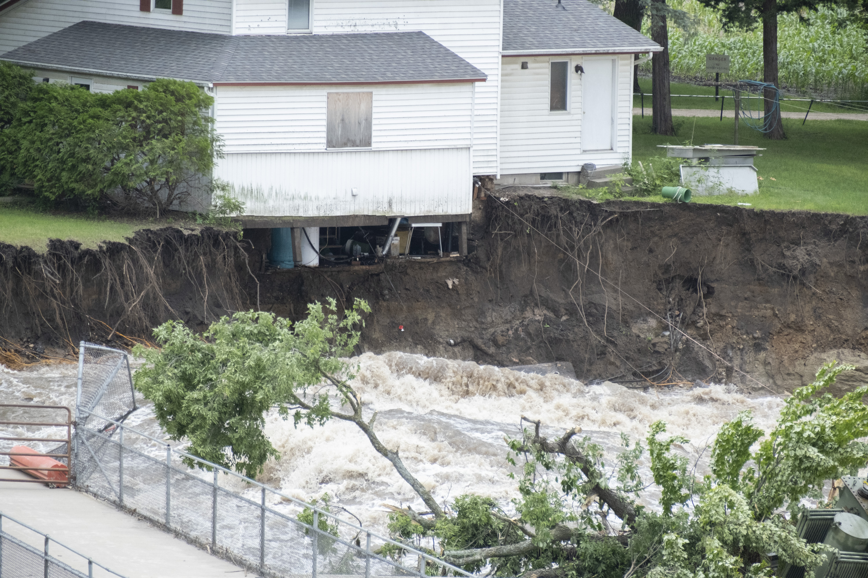 Minnesota Dam: Family Watch as House Falls into River