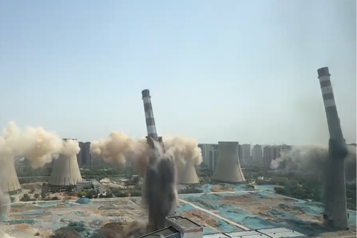 La Chine fait exploser sa propre centrale thermique lors d’explosions contrôlées : vidéo
