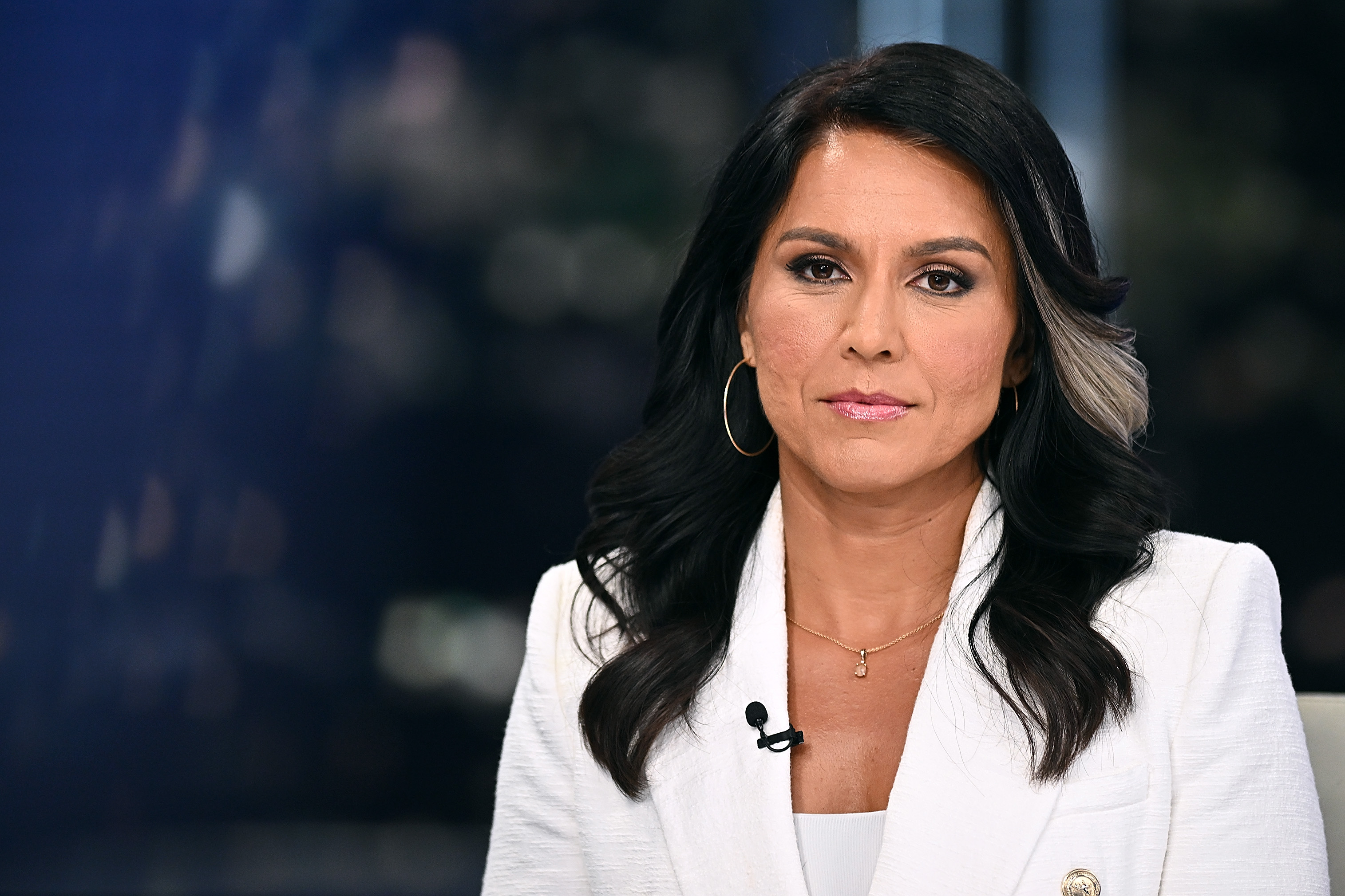 Bill Maher confronta a Tulsi Gabbard por su apoyo a Donald Trump ...