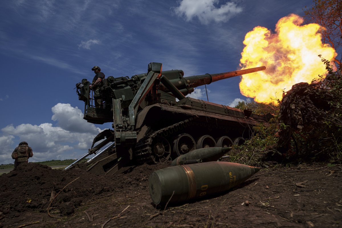 Ukrainian artillery firing in Donetsk June 2024