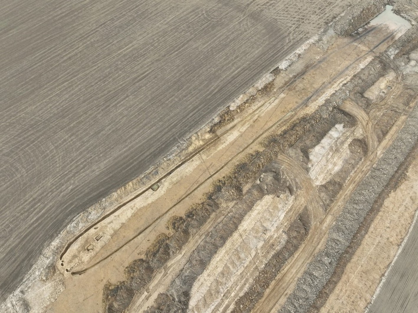 Des archéologues découvrent un monument préhistorique de 600 pieds lors de travaux de creusement d’une autoroute