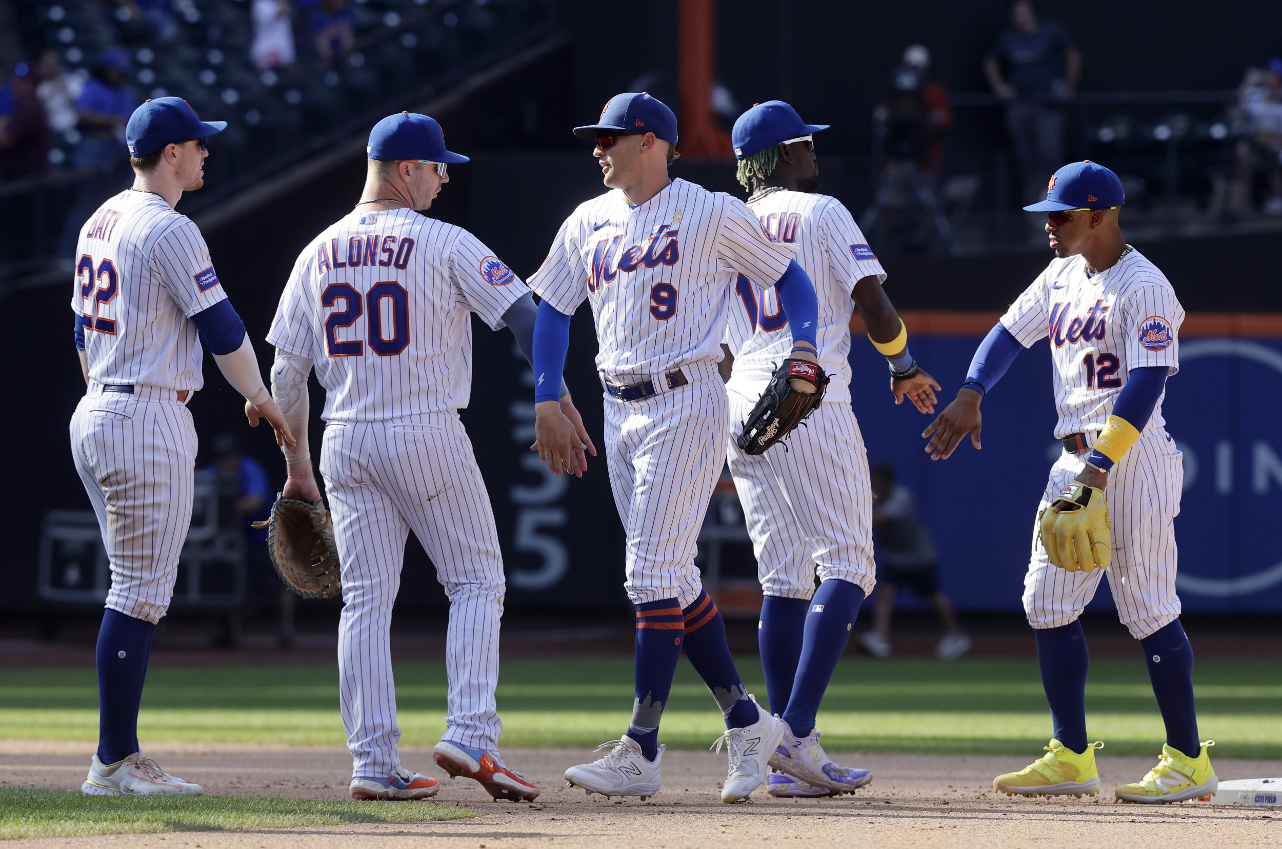 Mets Star Suffers Scary Injury, Goes to Hospital After Hotel Room Fall ...