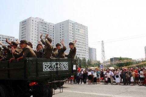 11-15-2013_FE0241_NorthKorea_military