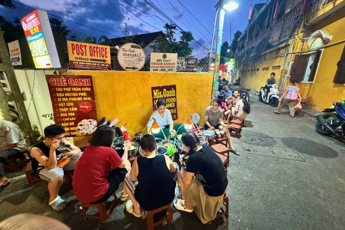 Blair Underwood Street food scene in Hoi An