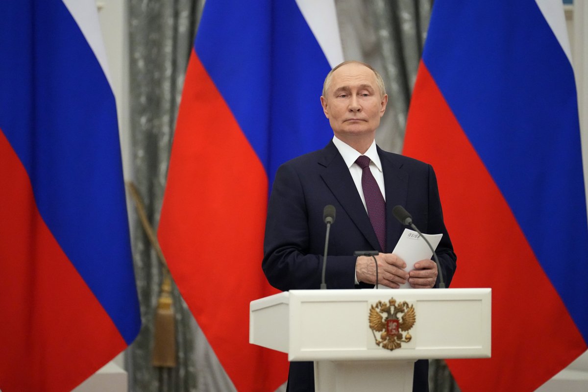Putin attends press conference with Orban