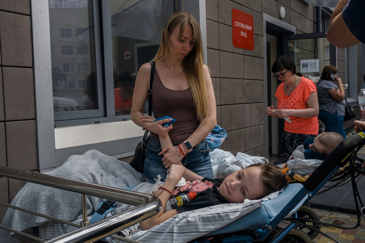 Child in front of a hospital in Kyiv