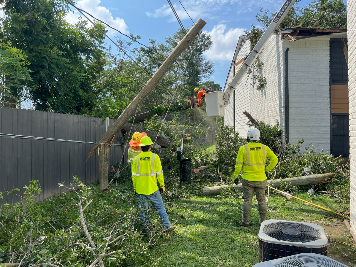 Beryl damage Houston power crews