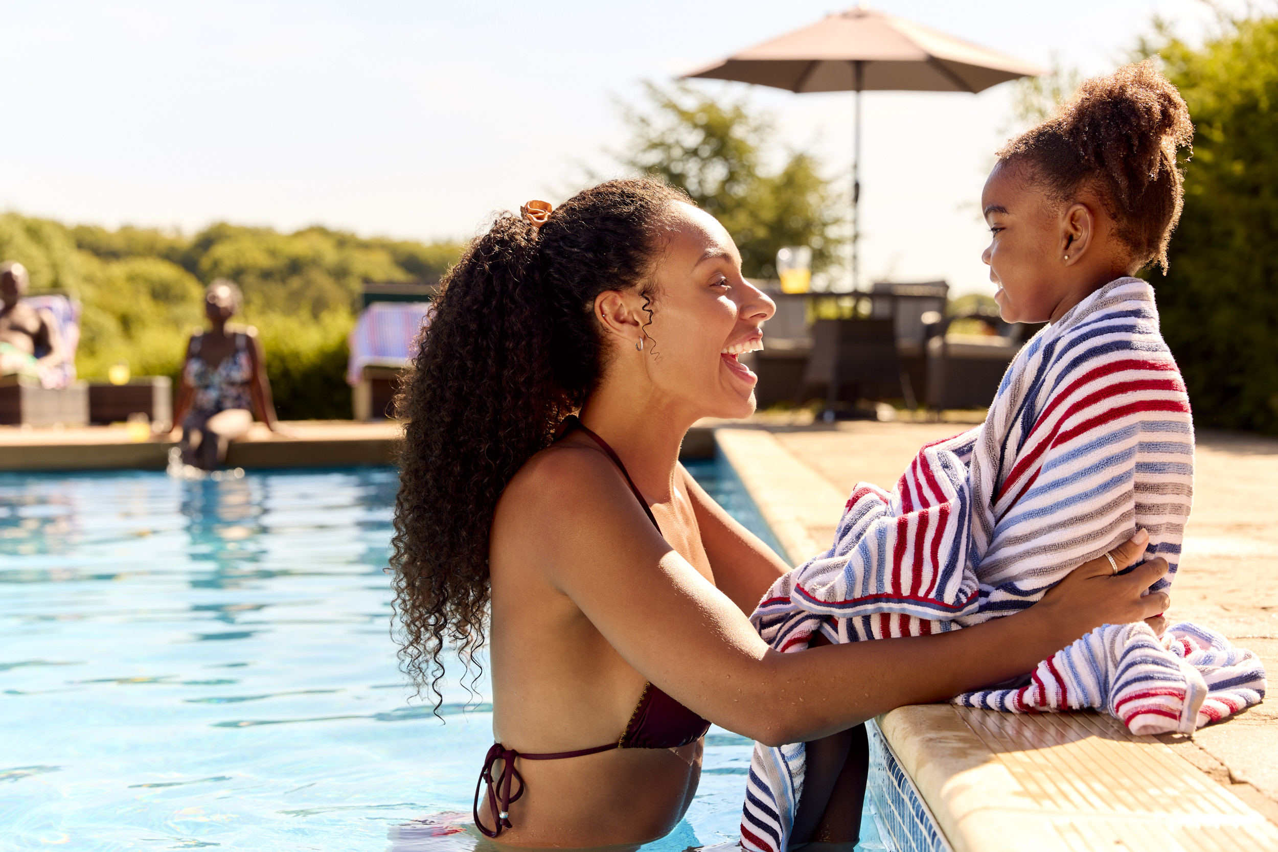 Why a Mom’s Advice at the Pool Went Viral and Taught a Valuable Lesson