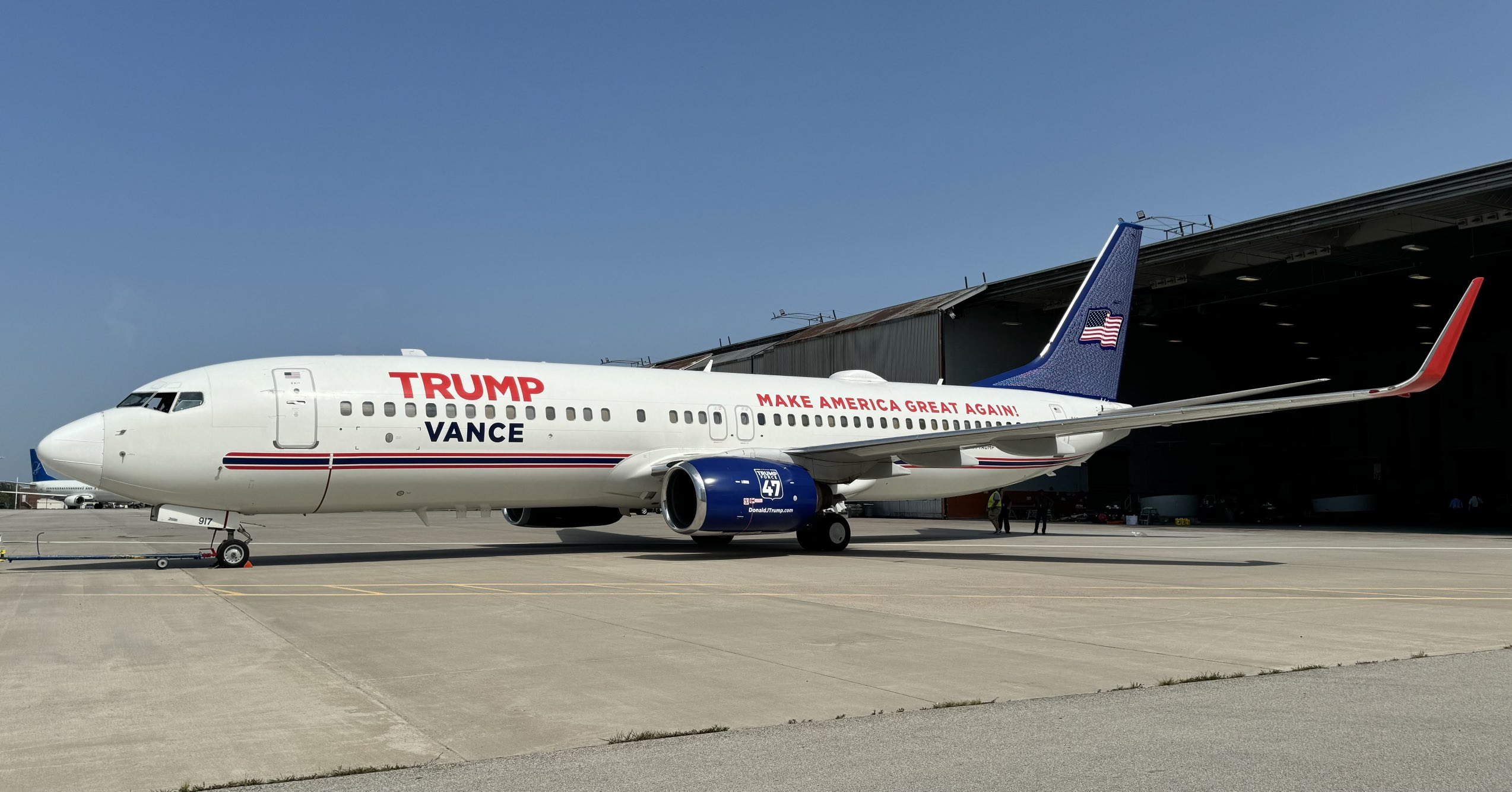 How TrumpVance Campaign's New Boeing 737 Differs From Trump Force One