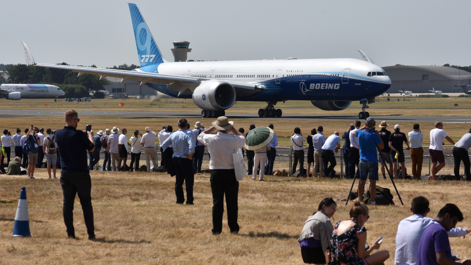 Farnborough Airshow: Boeing Takes a Backseat at Top Aviation Fair - Newsweek