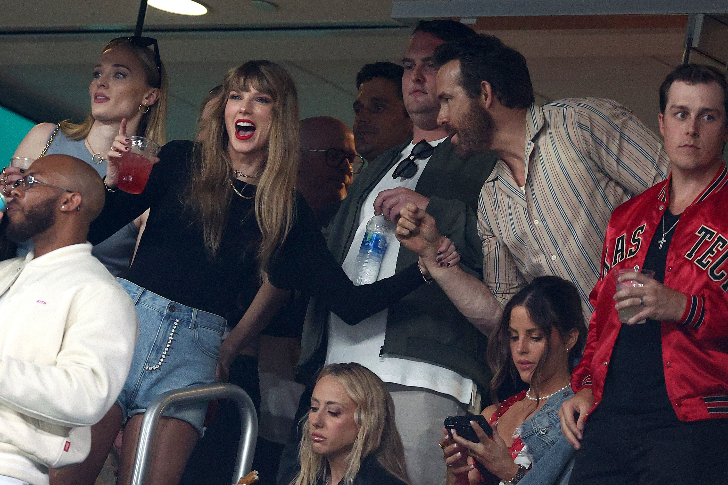Taylor Swift Trolls Pal Ryan Reynolds On Social Media Newsweek