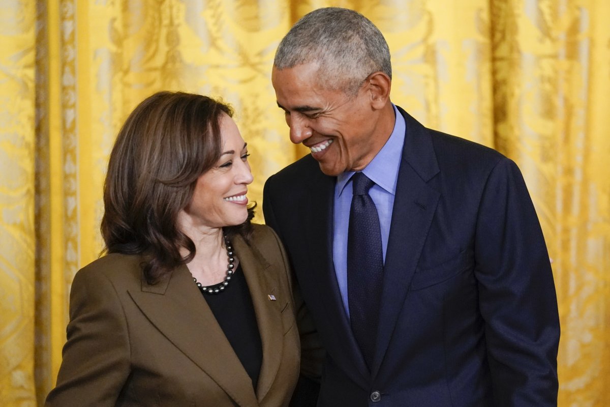 Obama talks to Harris