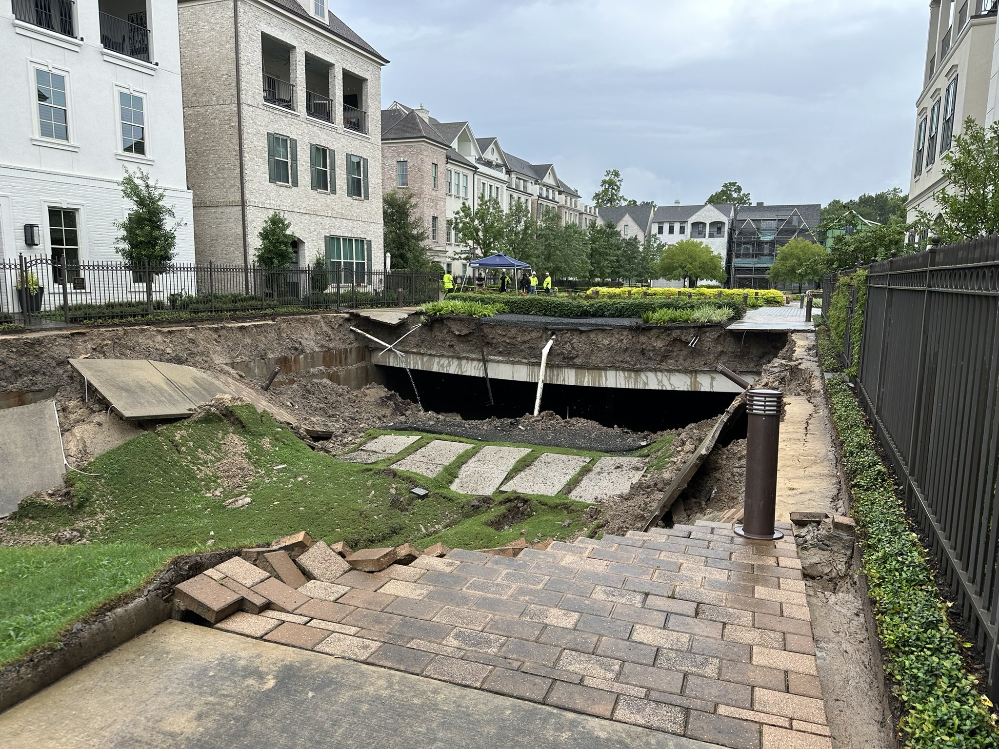 Large Crater Emerges in Houston Gated Community, Prompting Luxury Homes Evacuation