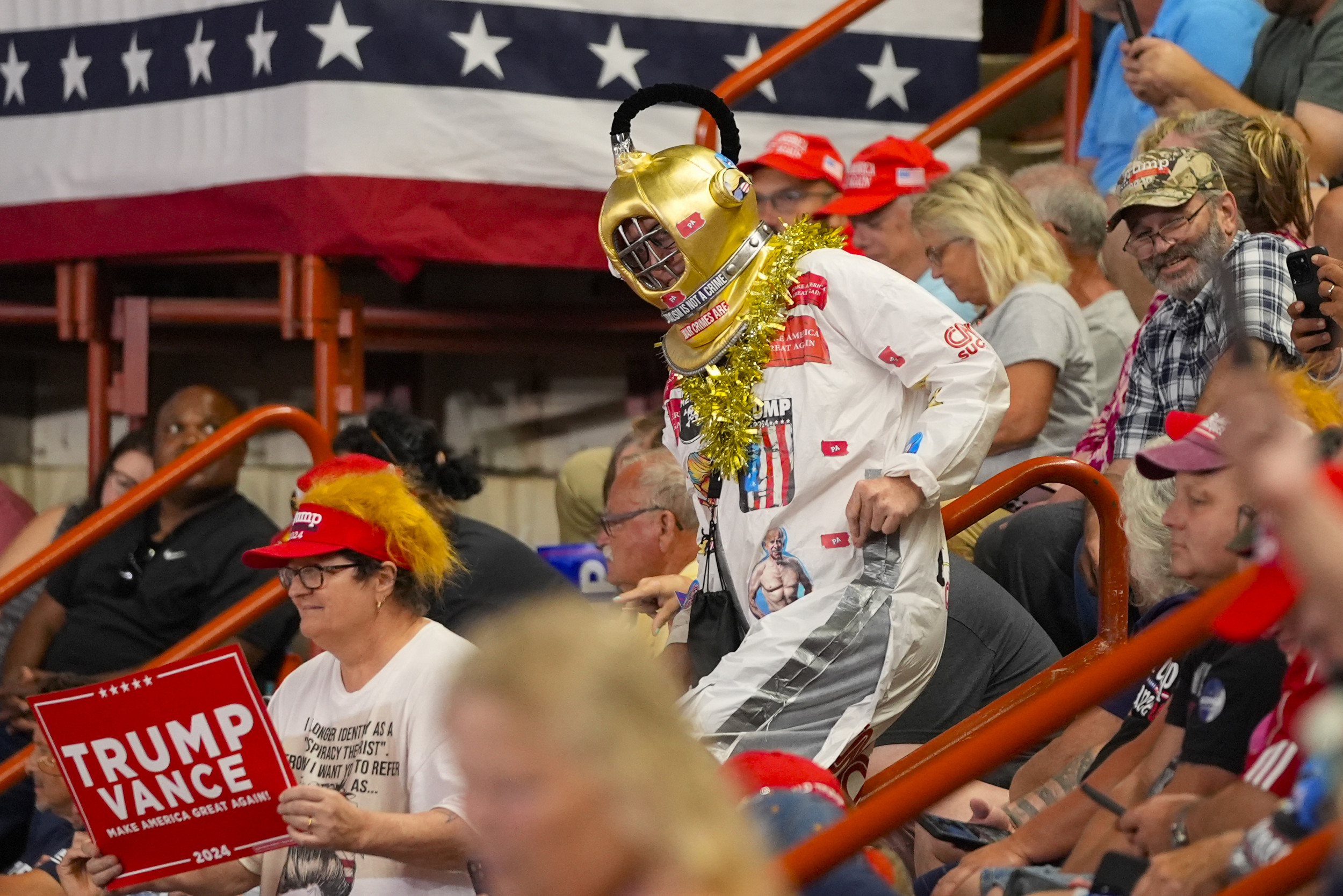 Crowd Leaves Early As Trump Delivers 90-Minute Attack on 'Crazy Kamala ...