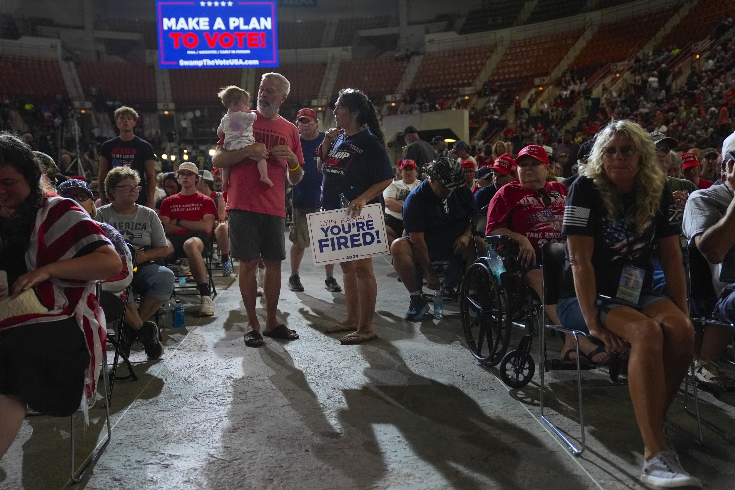 Crowd Leaves Early As Trump Delivers 90-Minute Attack on 'Crazy Kamala ...