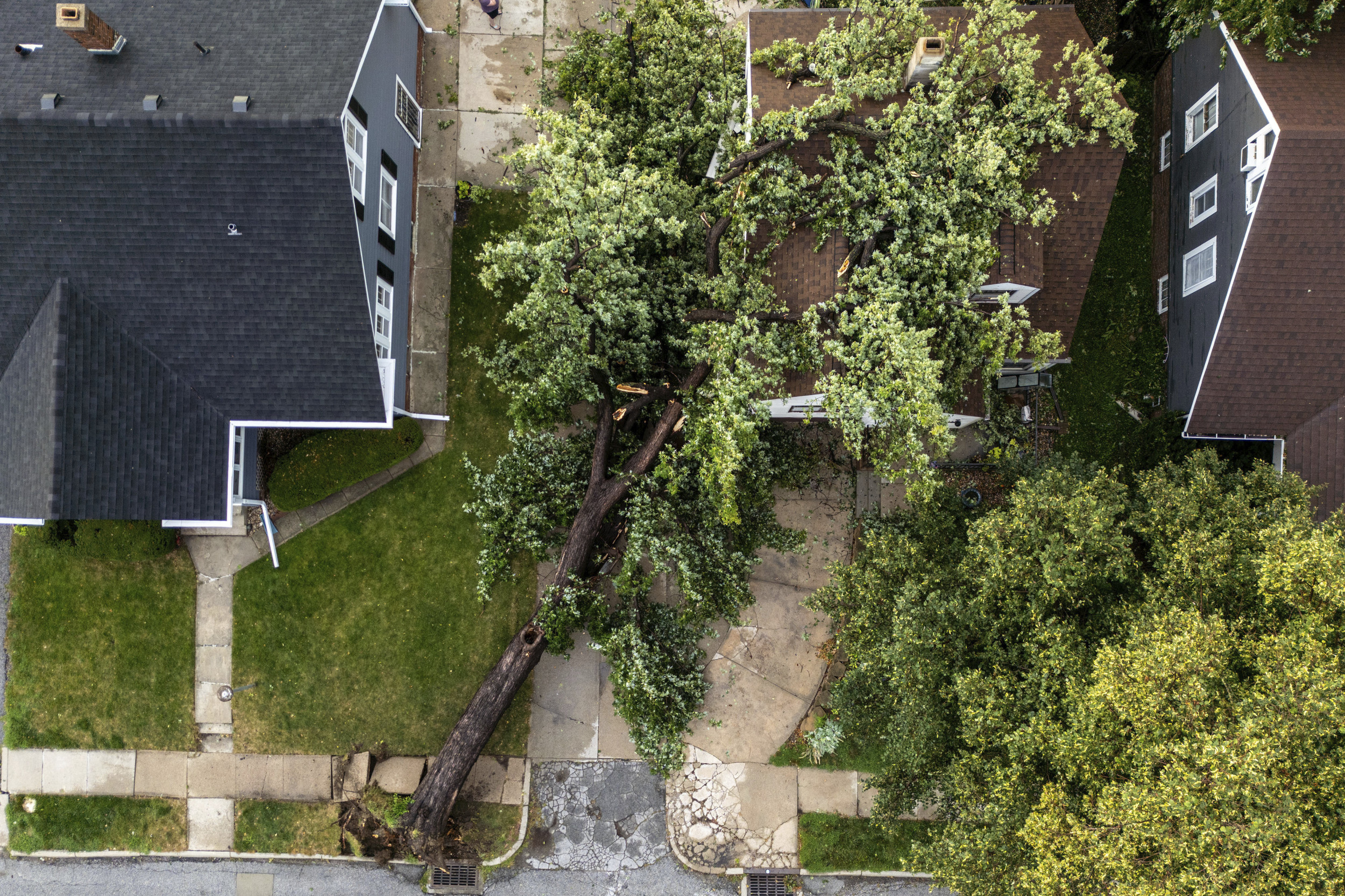 Hundreds of Thousands Without Power in Four Midwest States - Newsweek