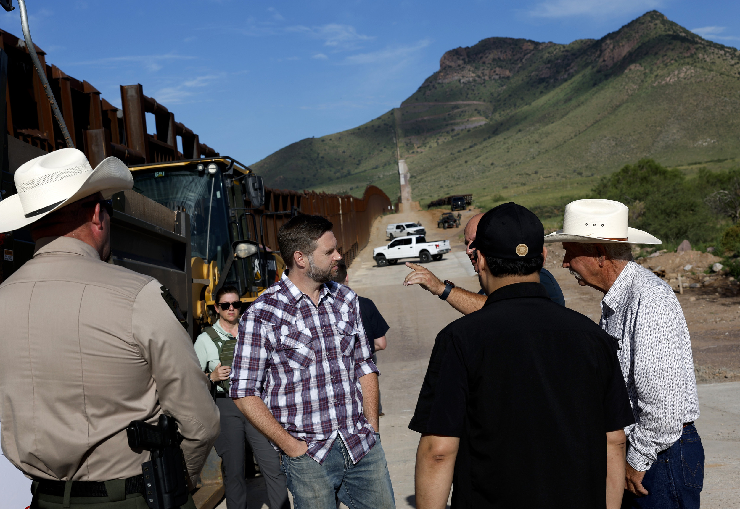 Vance Visits Border, Slams 'Harris Administration' On Immigration ...