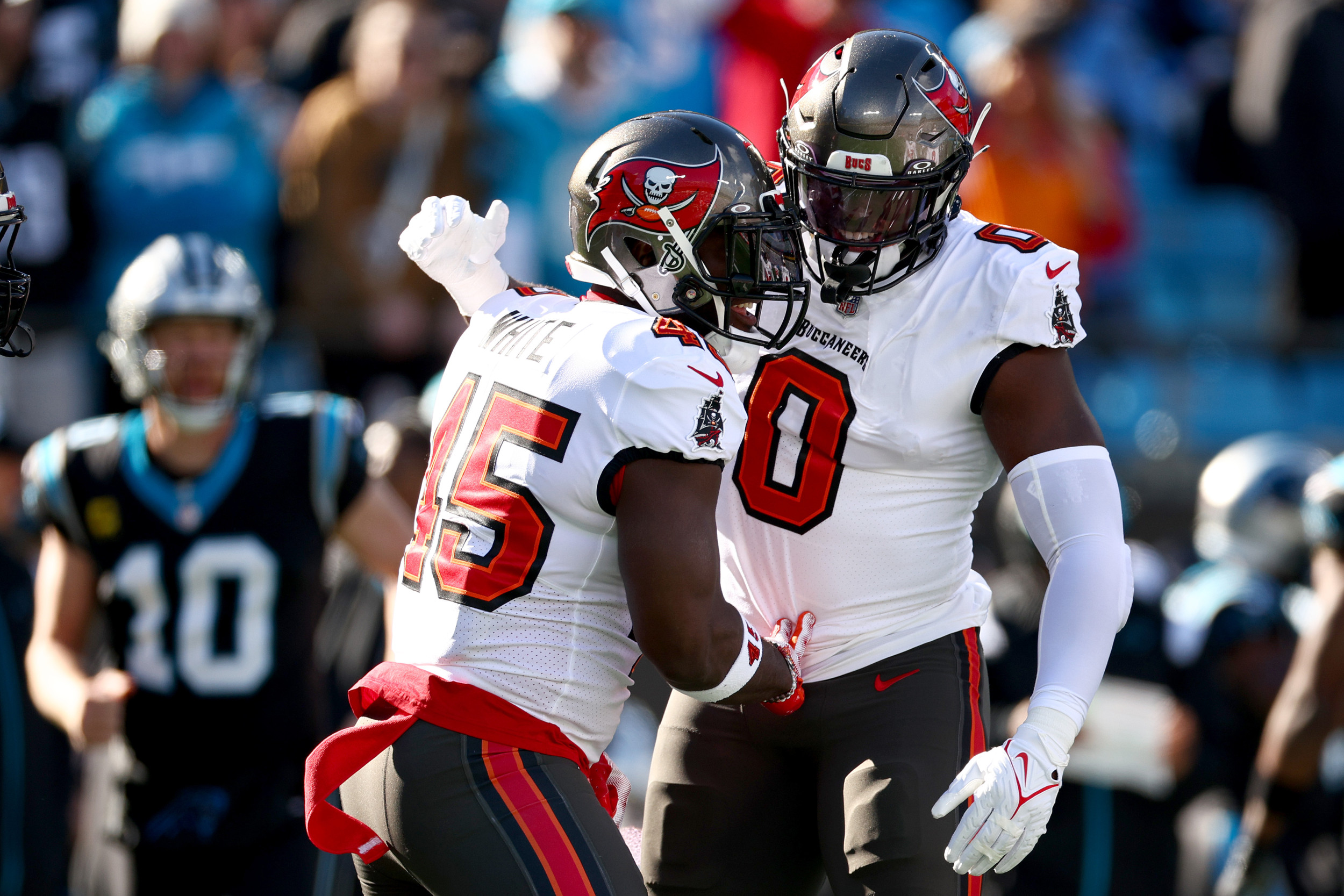 Buccaneers Linebacker Injured and Taken Off Field During Practice