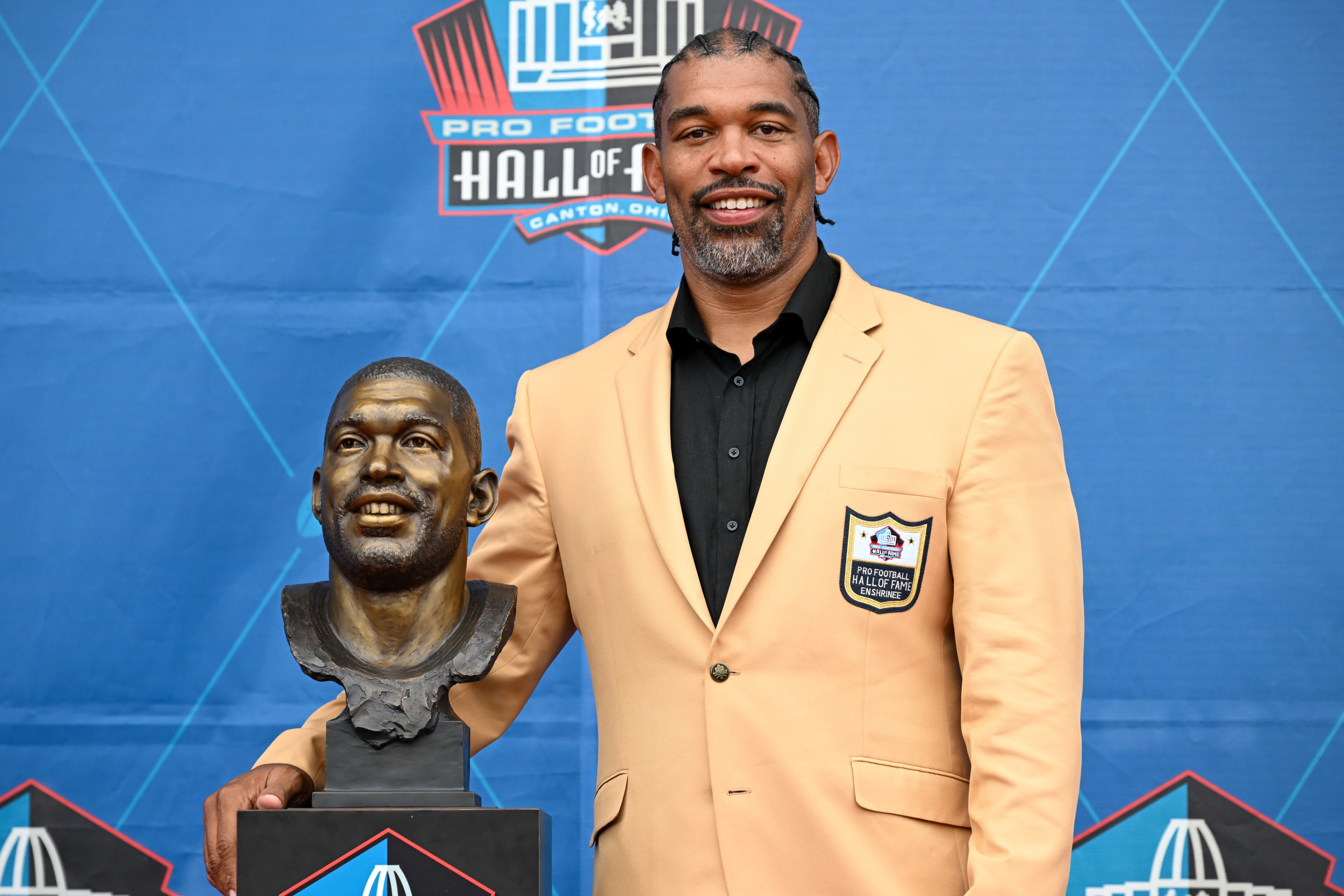 NFL Legend Julius Peppers Offers Inspirational Hall of Fame Speech