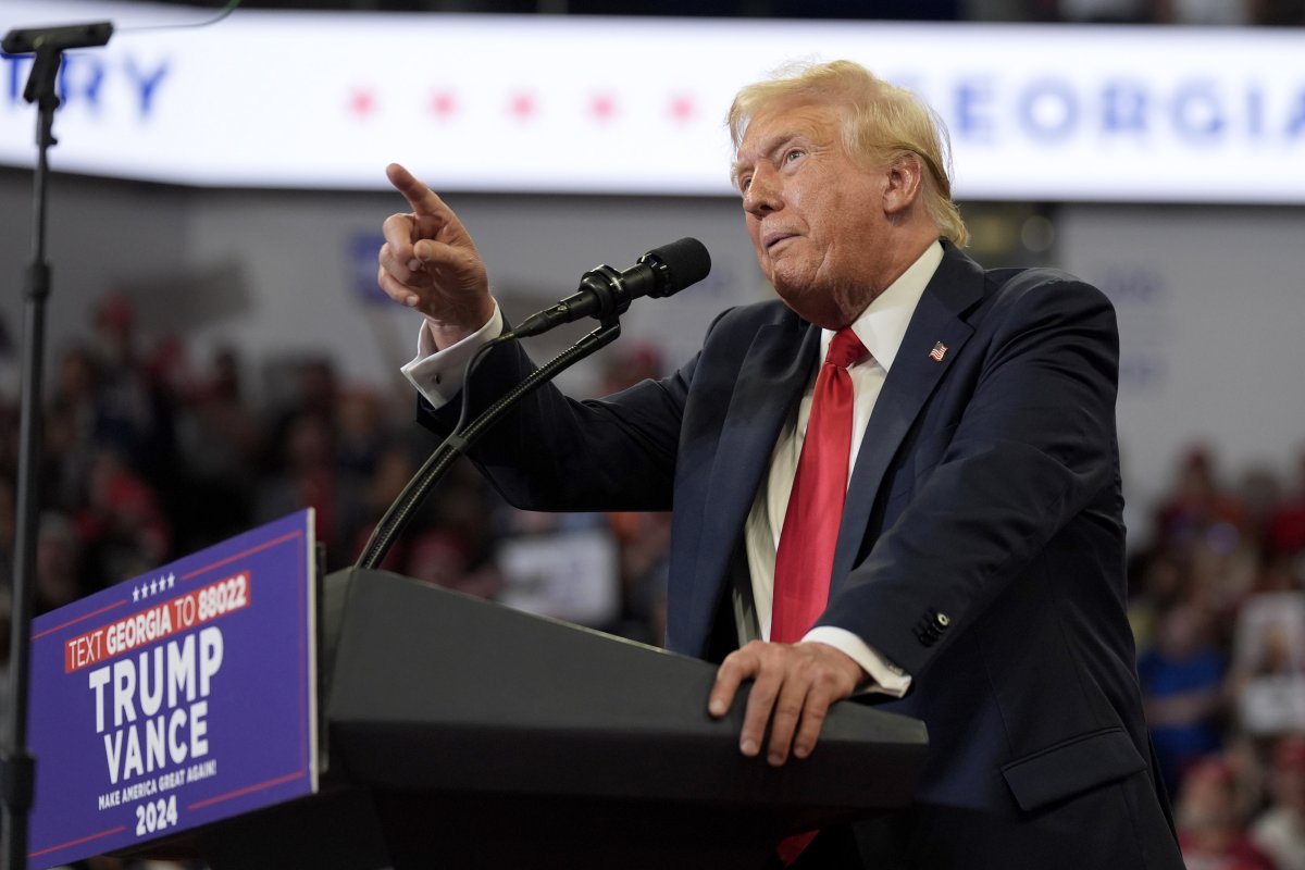 Donald Trump 'Glitching' During Rally Sparks Speculation Newsweek