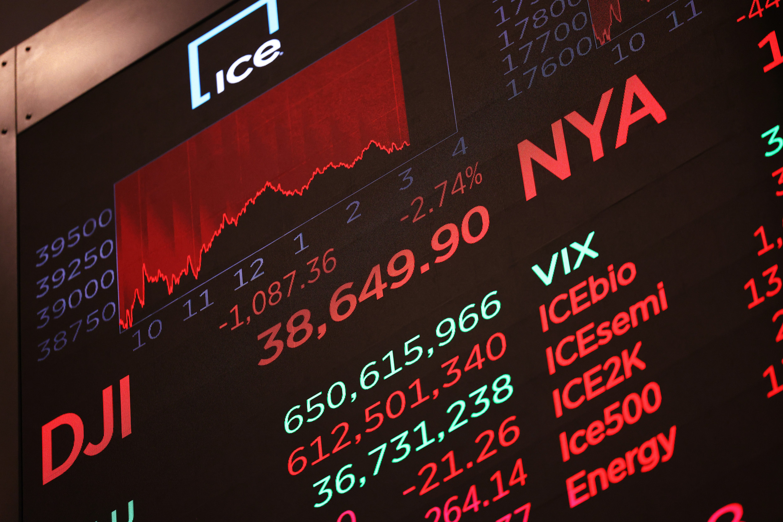 US Stock Market Tumbles as Donald Trump, Kamala Harris Campaign Tangle