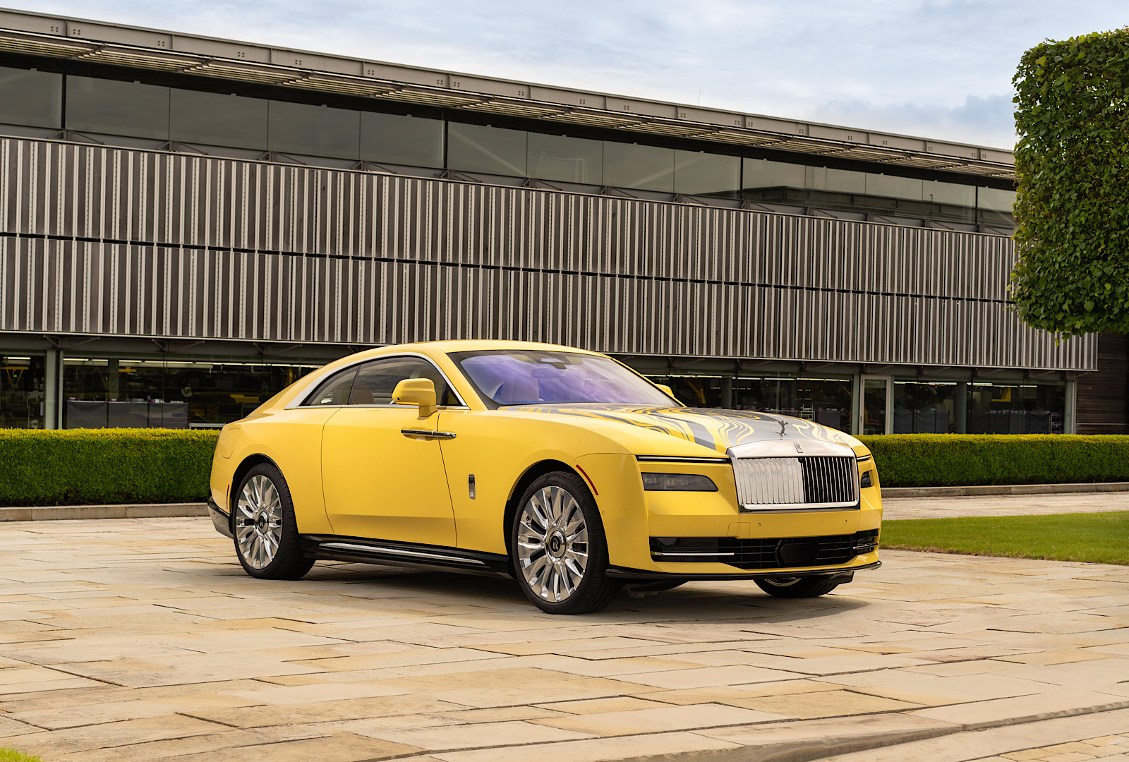 California’s Lemon Rolls-Royce Steals the Spotlight!