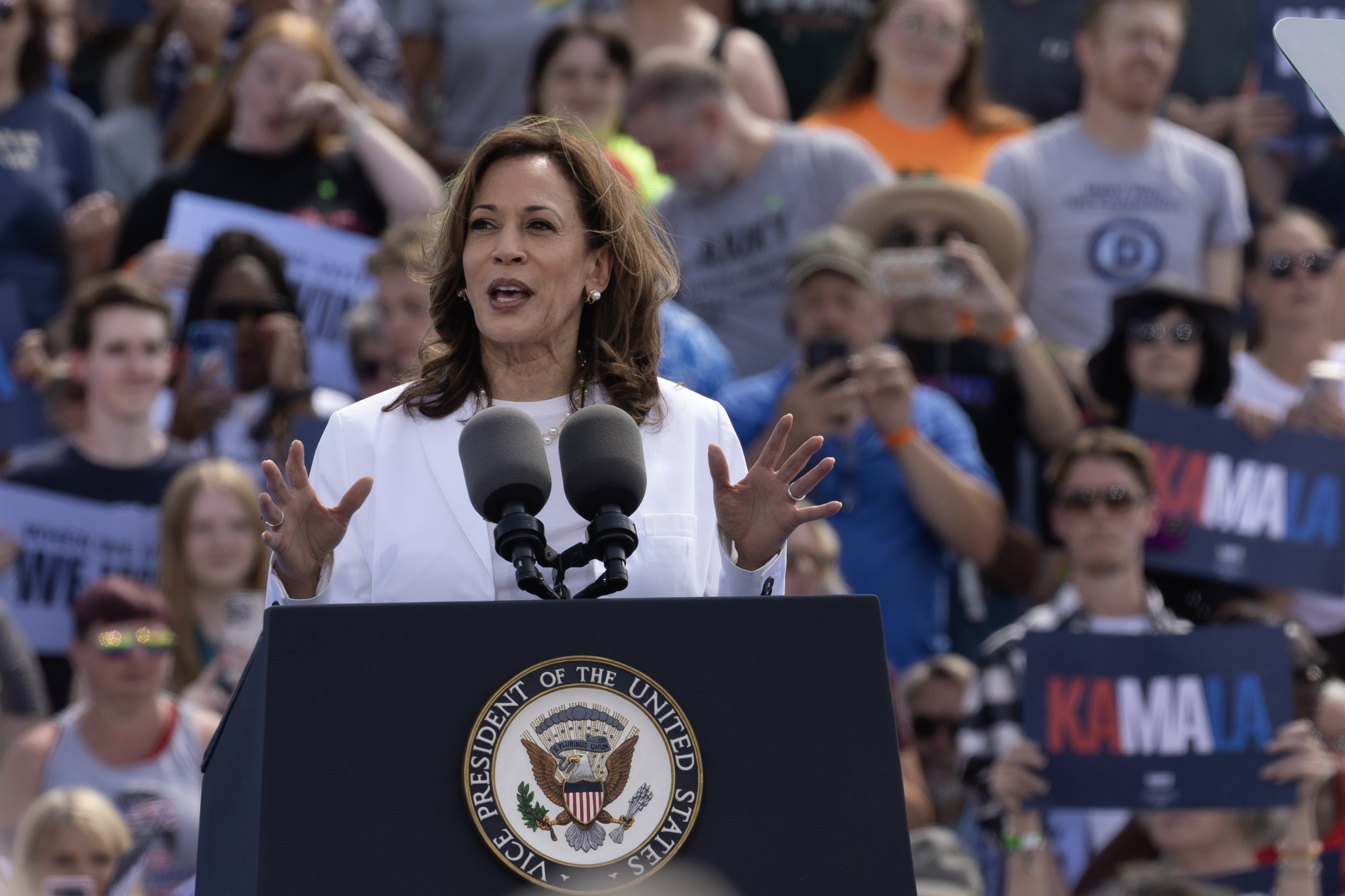 Kamala Harris Takes New Lead as Likely 2024 Winner, Poll Shows