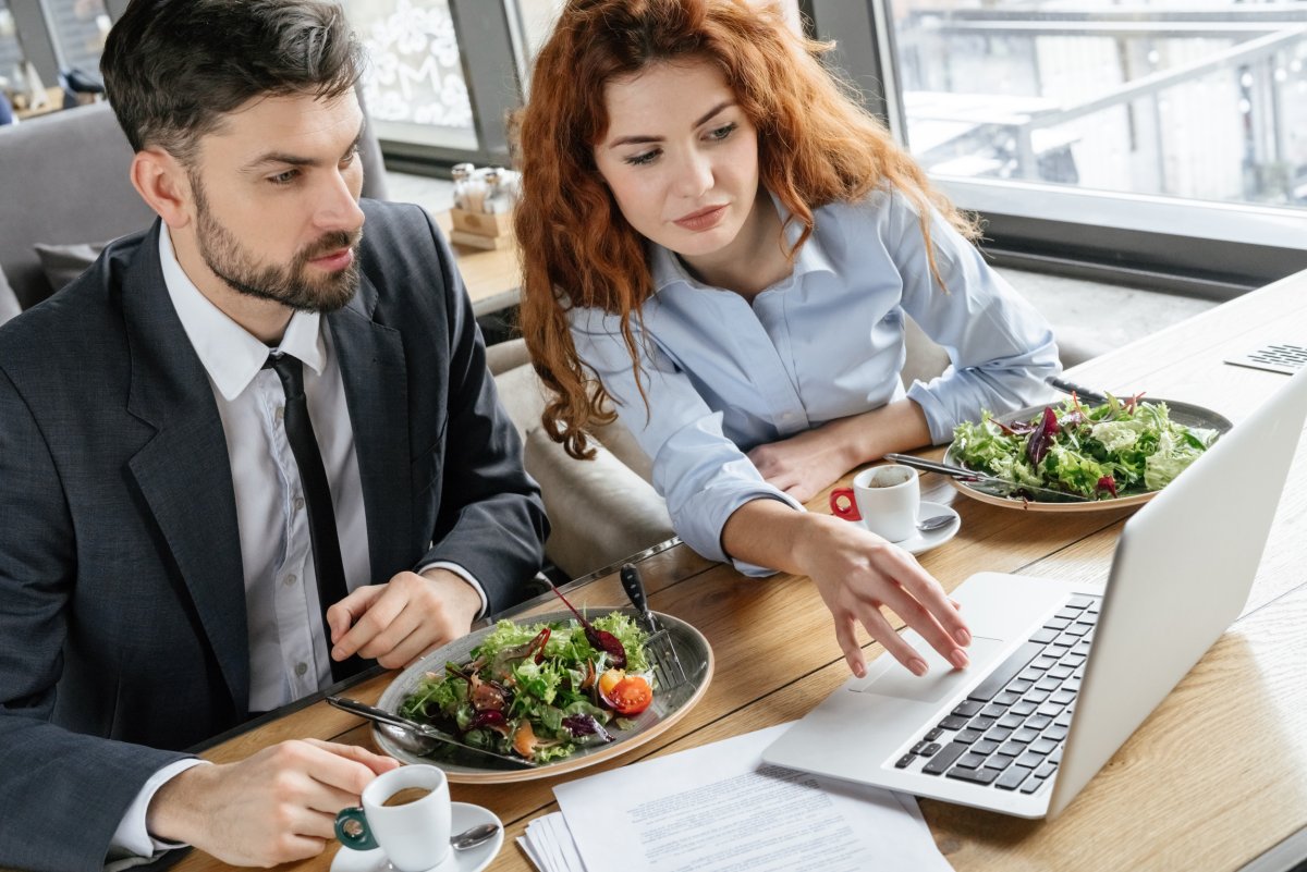 A Man And Woman Have Lunch Work