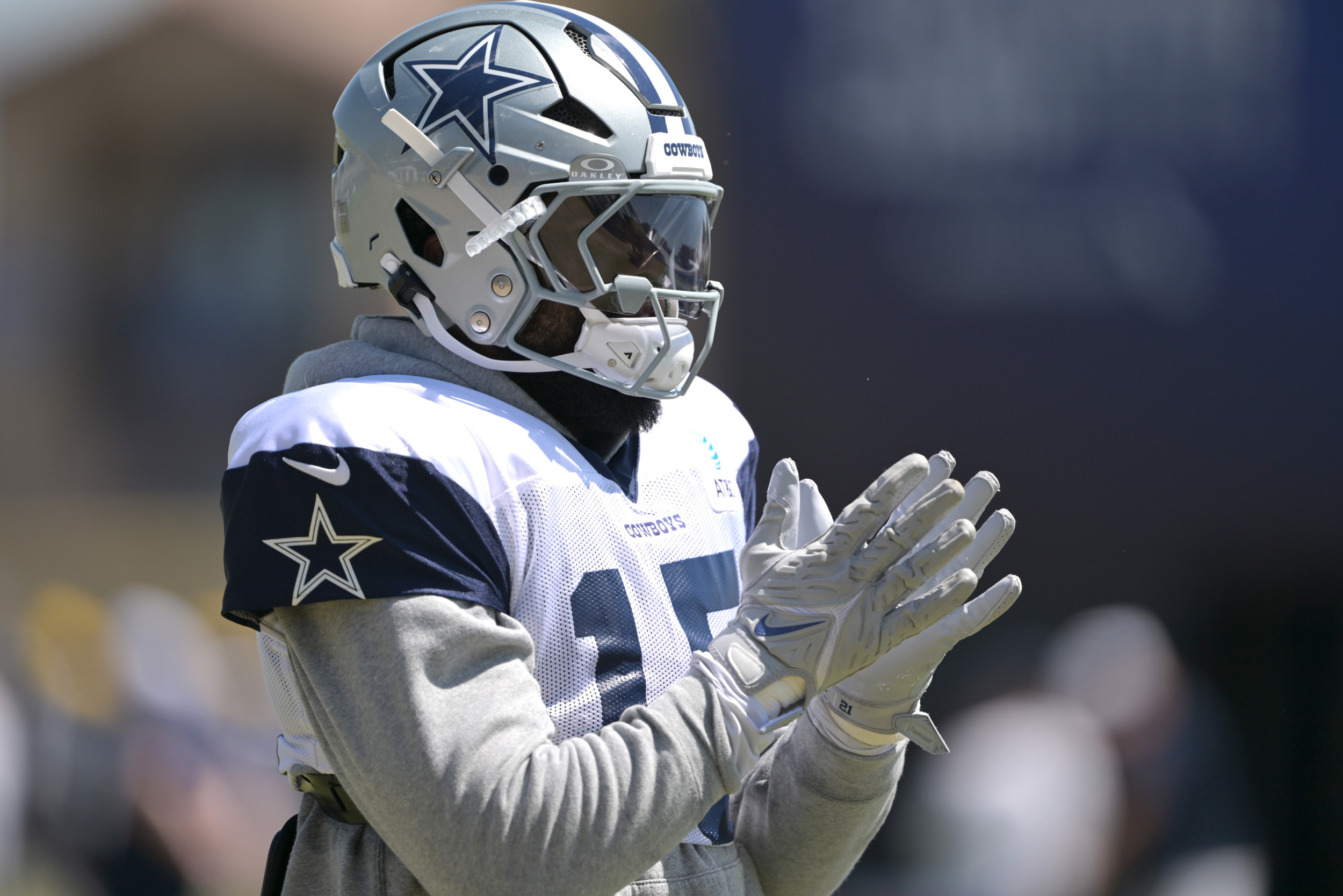 Ezekiel Elliott Discusses Dak Prescott’s Contract Issues With Cowboys …