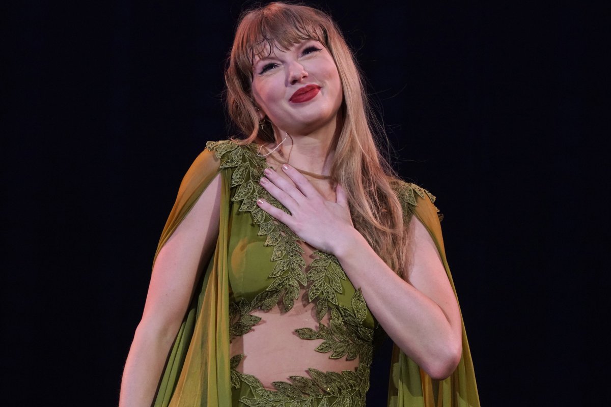 Taylor Swift Fan Proposal Video Goes Viral After Canceled Shows – Newsweek