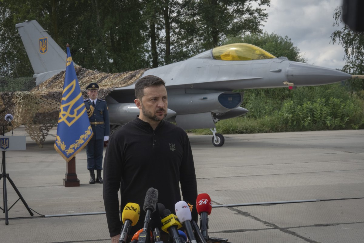 Zelensky talks to media