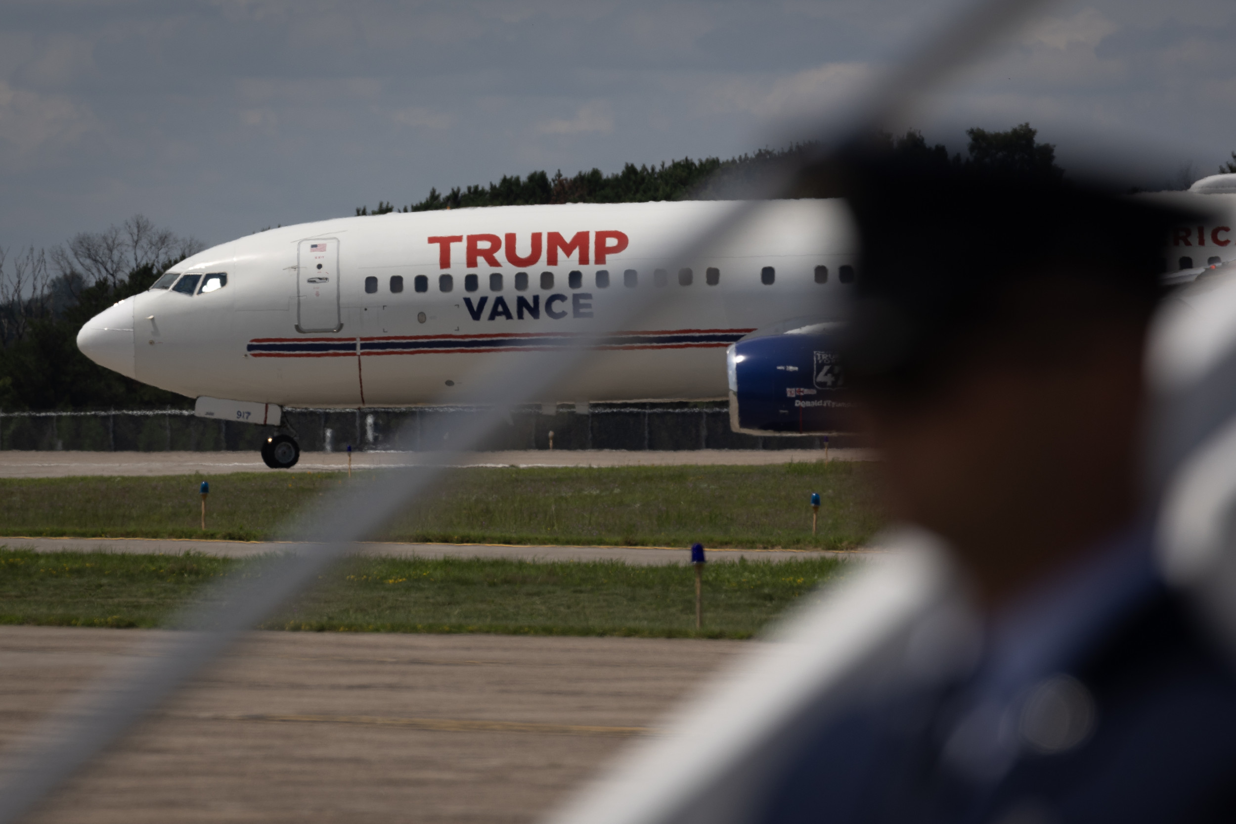 Trump Campaign Offers Potential Ride on Air Force 2 With JD Vance ...