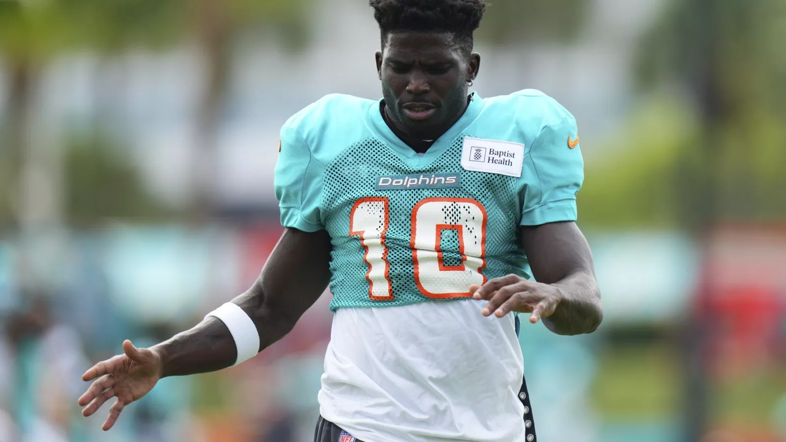 Dolphins Superstar Tyreek Hill Believes He Can Beat Noah Lyles in a Race - Newsweek