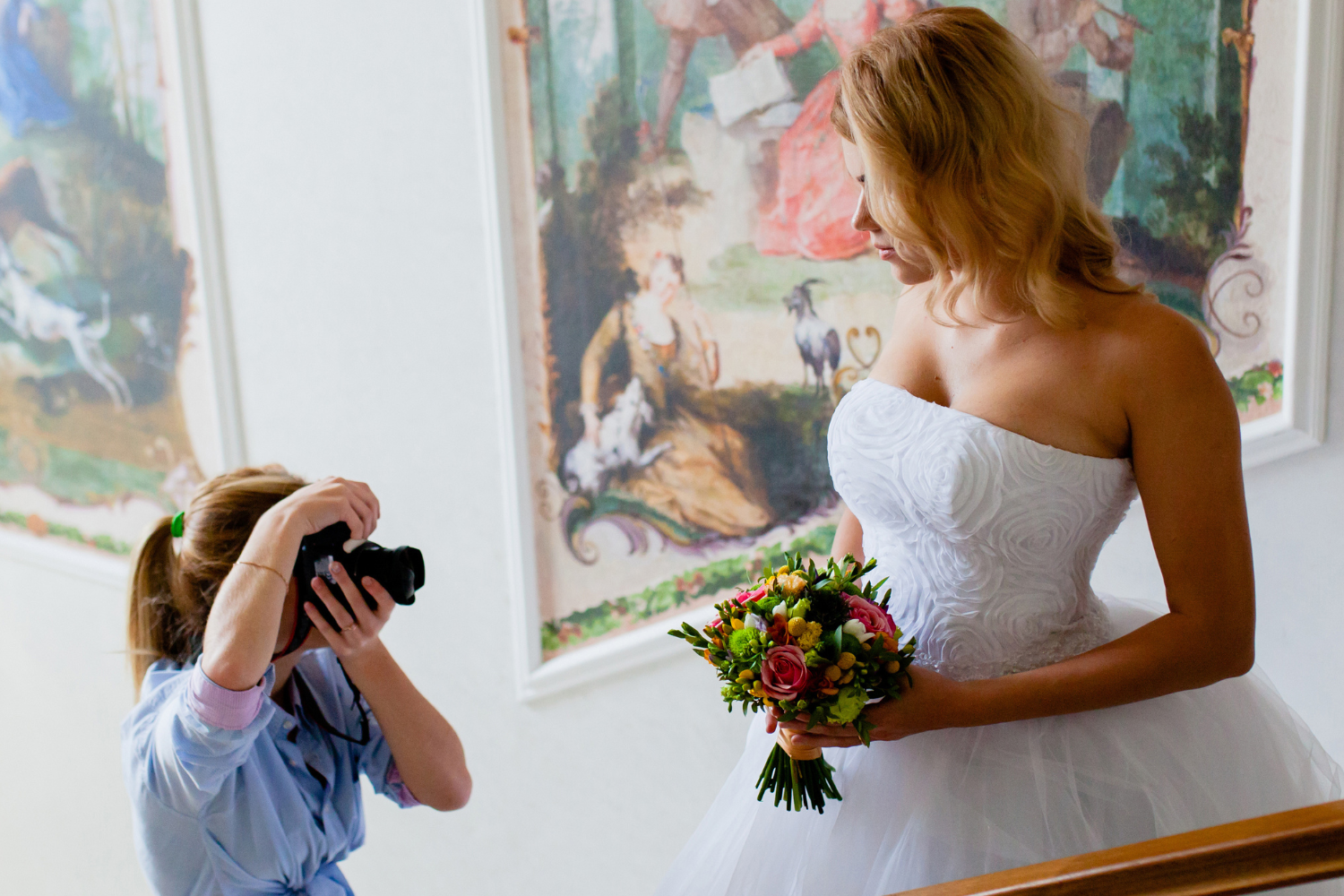 Photographer tells the bride the “truth” about her appearance at the wedding and is criticized for it