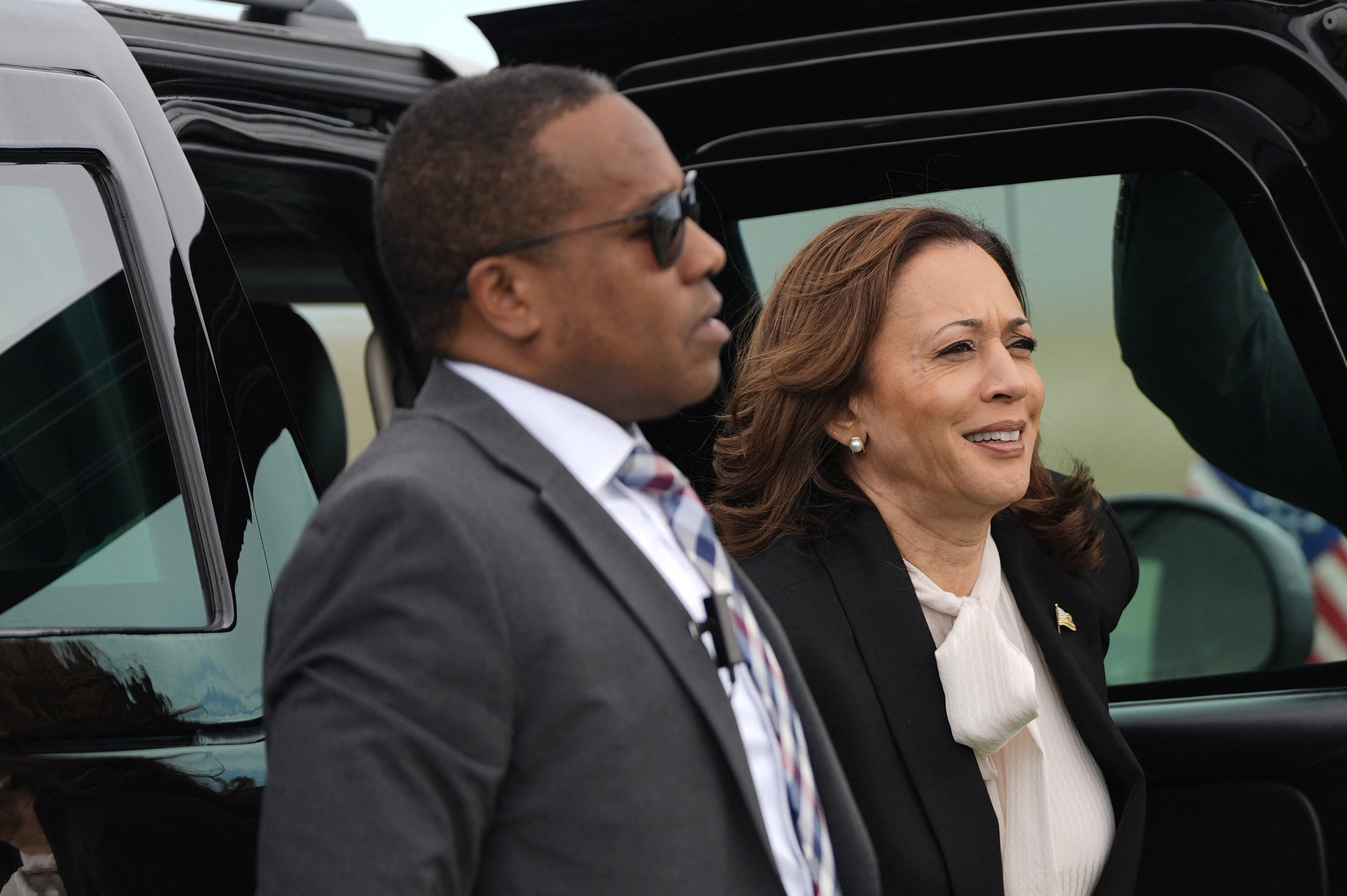 Kamala Harris Campaign Modifies News Headlines in Google Ads