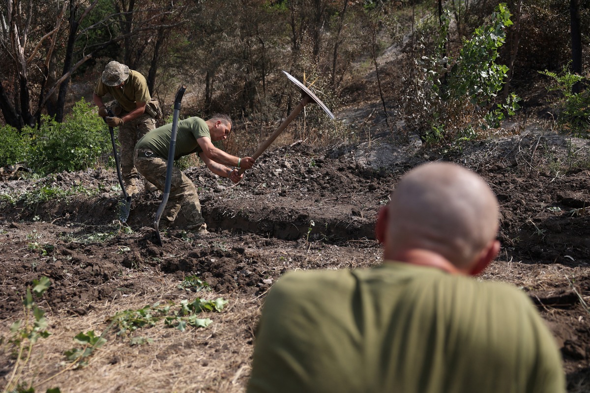 Russians Bombarded With Trench-Digging Job Ads