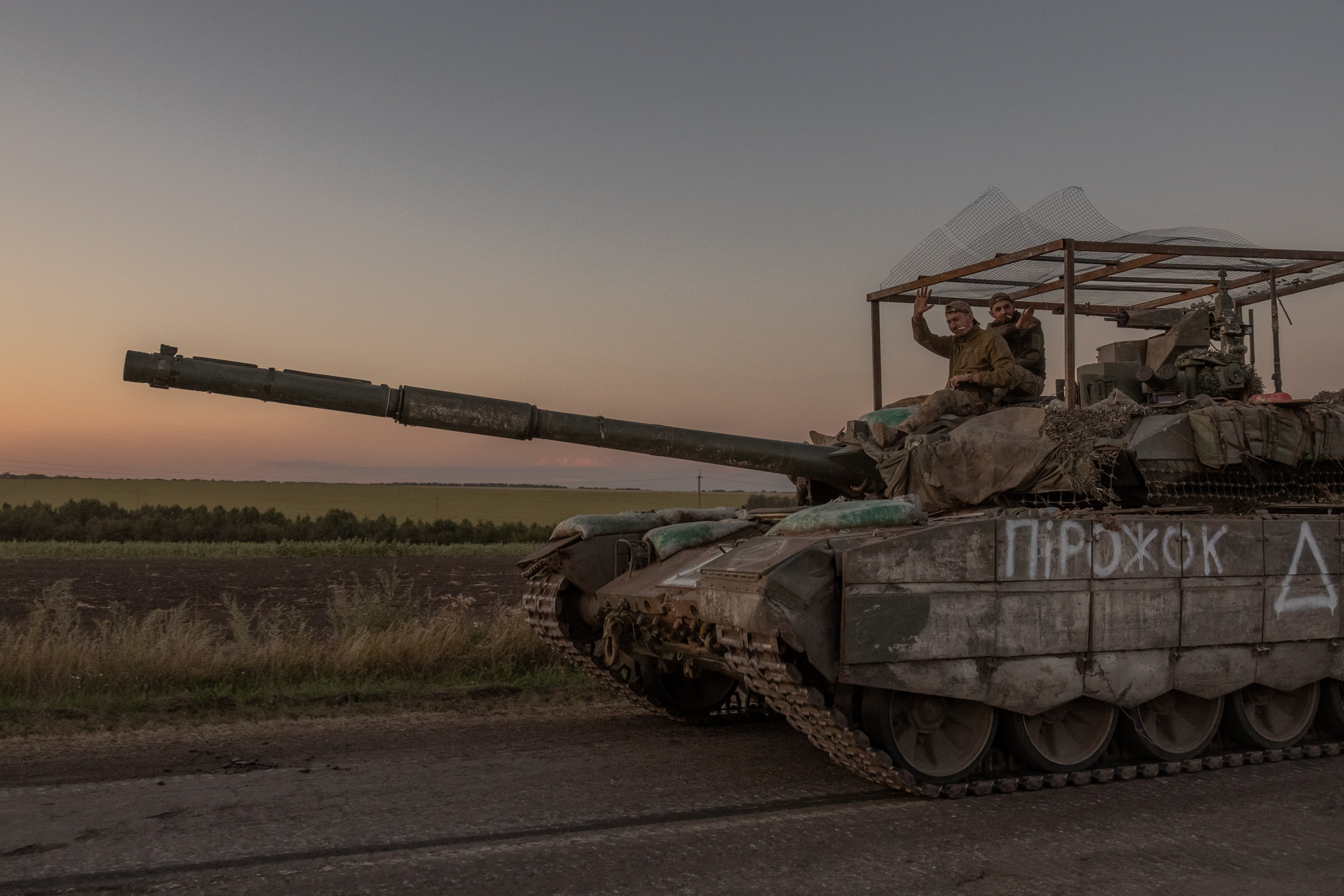 Ukraine Deploys Captured T-90 Tank Putin Called 'Best in the World ...