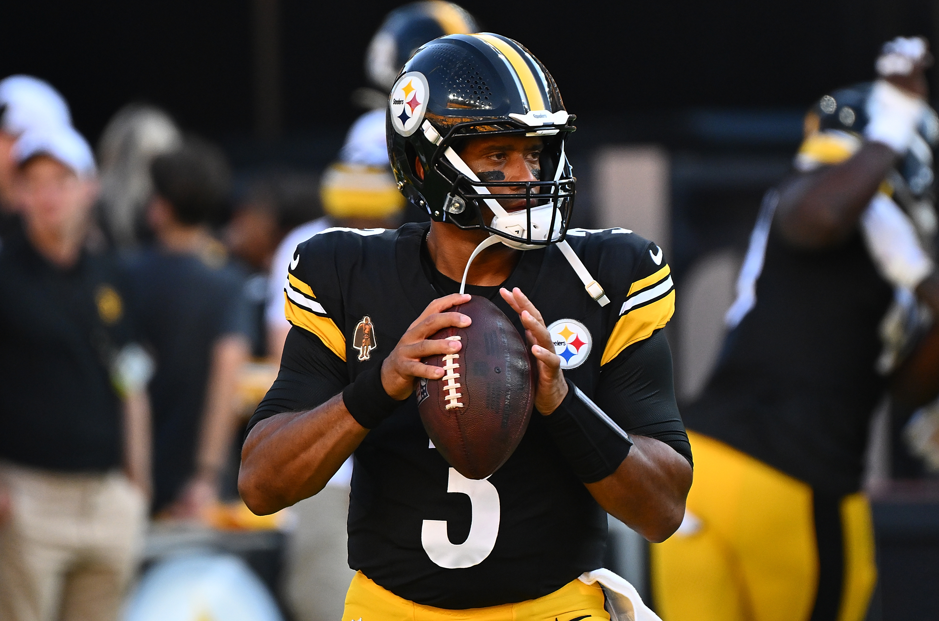 スティーラーズのラッセル・ウィルソンはプレシーズンデビューでQB1の座を確保するかもしれない