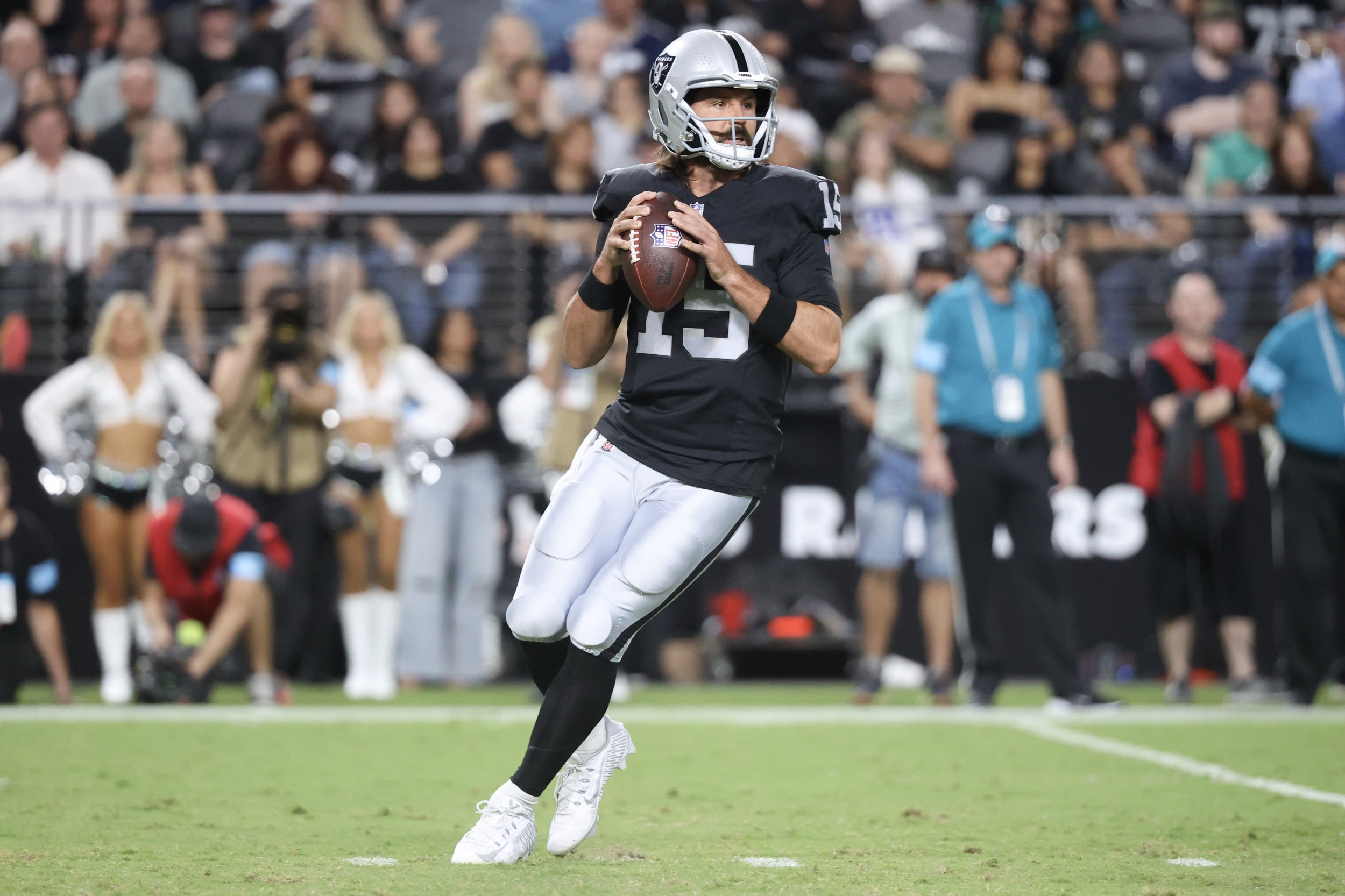 Raiders HC Antonio Pierce gives important update on starting QB situation