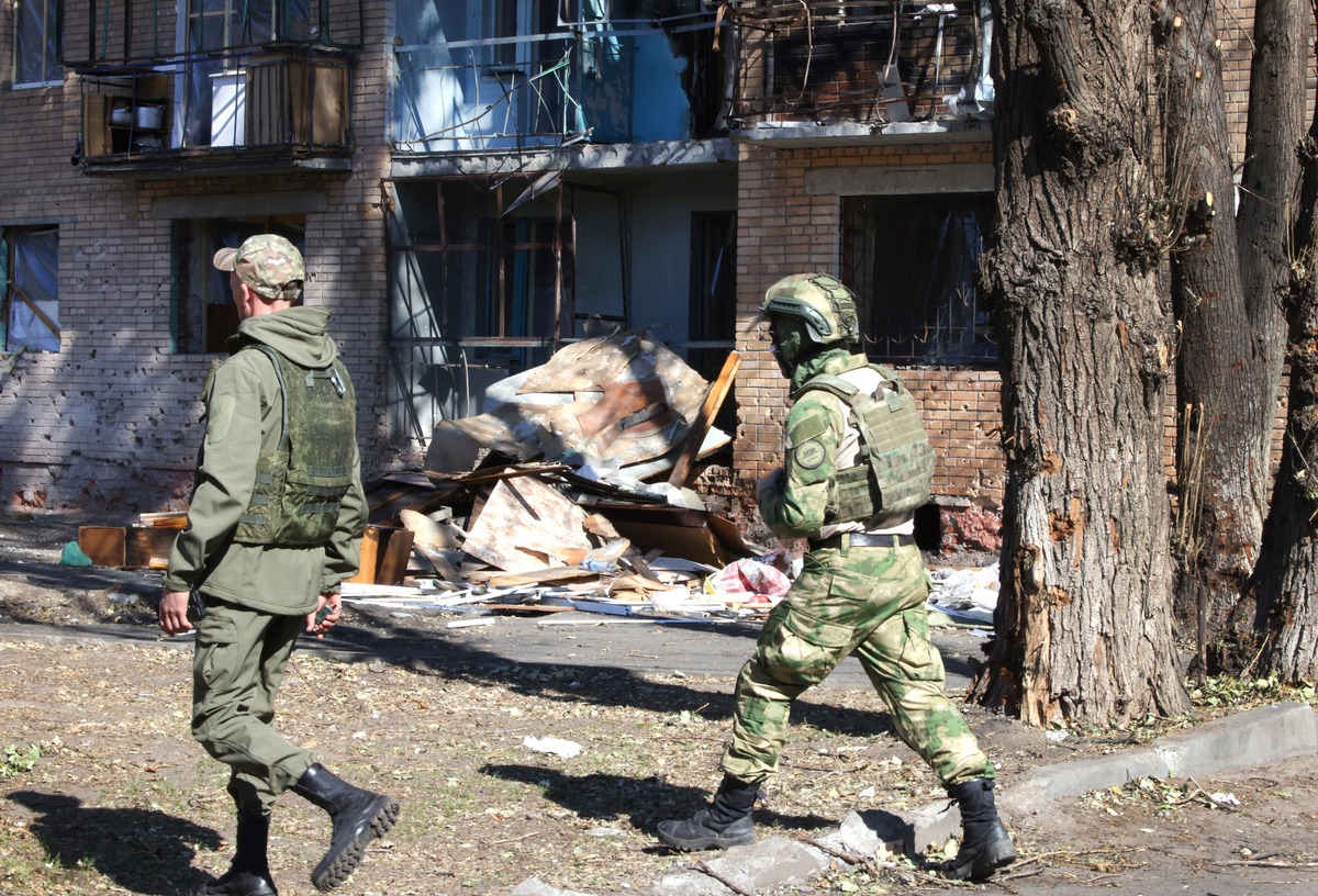 Hundreds of Russian Troops Face Being Cut Off in Kursk Offensive