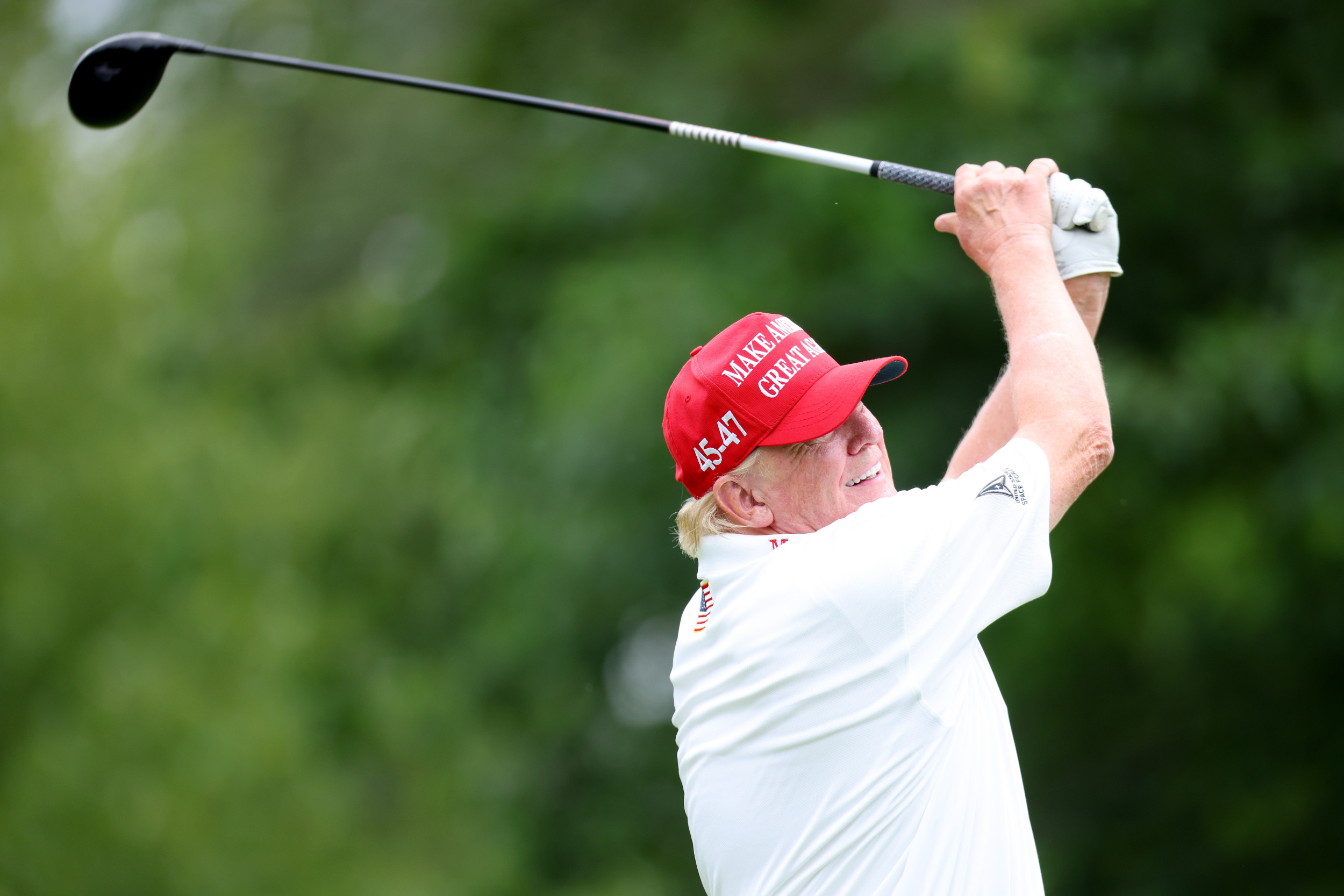 Donald Trump raises prices for golf resorts amid worsening financial situation