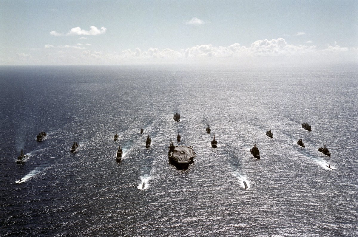 US Navy Conducts Exercise RIMPAC 2000