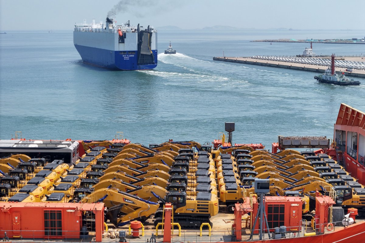 China-Made Excavators Loaded For Export